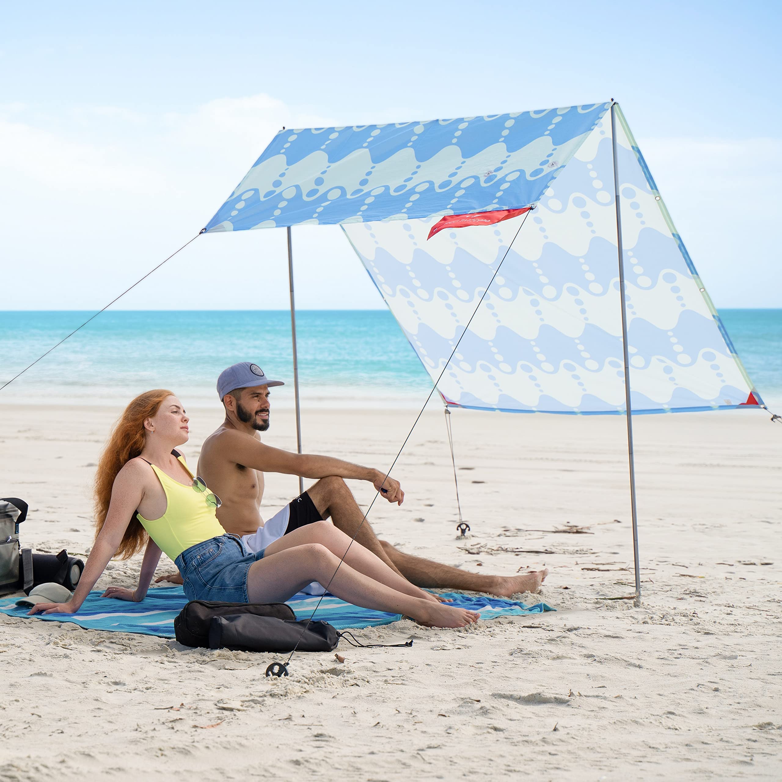 Red Suricata Tente de Plage Teepee Anti UV pour 1 à 2 Personnes - Abri de Plage Pare-Soleil UPF50 avec 2 Poteaux en Aluminium et Barre Transversale, 4 Vis d'ancrage au Sol Robustes