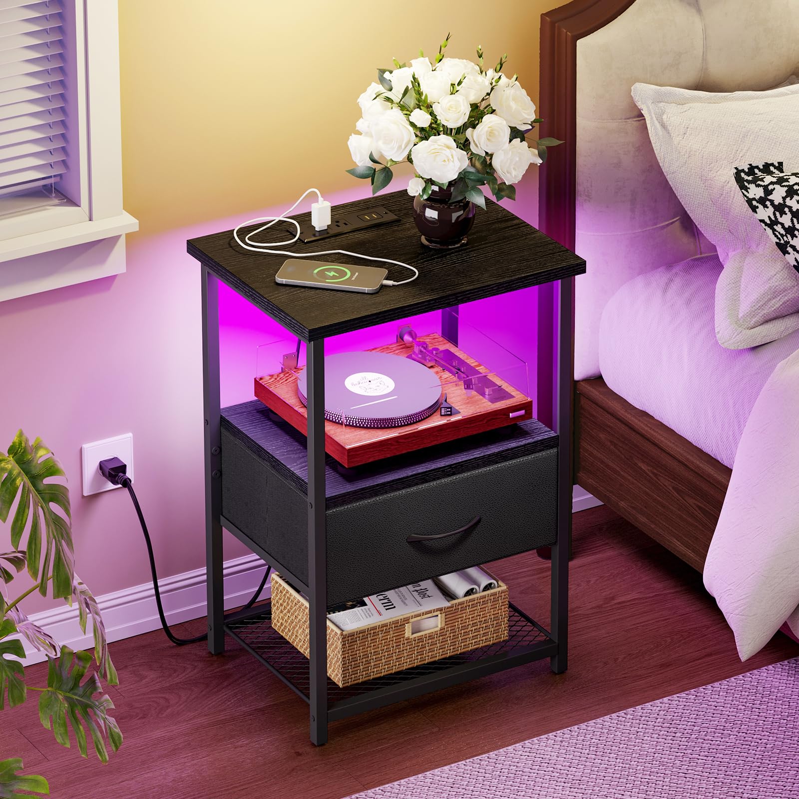 Mesita de noche con estación de carga, mesa auxiliar LED con cajones de tela con acabado de poliuretano, mesas auxiliares para dormitorio, mesita de noche, color negro 2