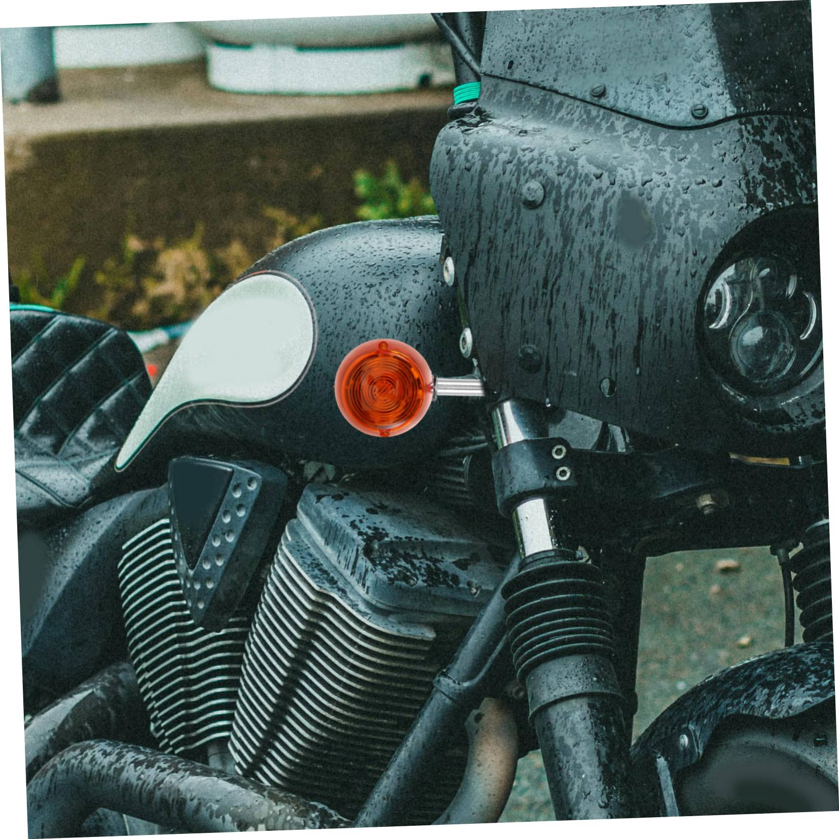 2 kierunkowskazy LED o niskim poborze mocy do motocykli Honda zapewniają szybką reakcję i wysoką odporność na warunki atmosferyczne.