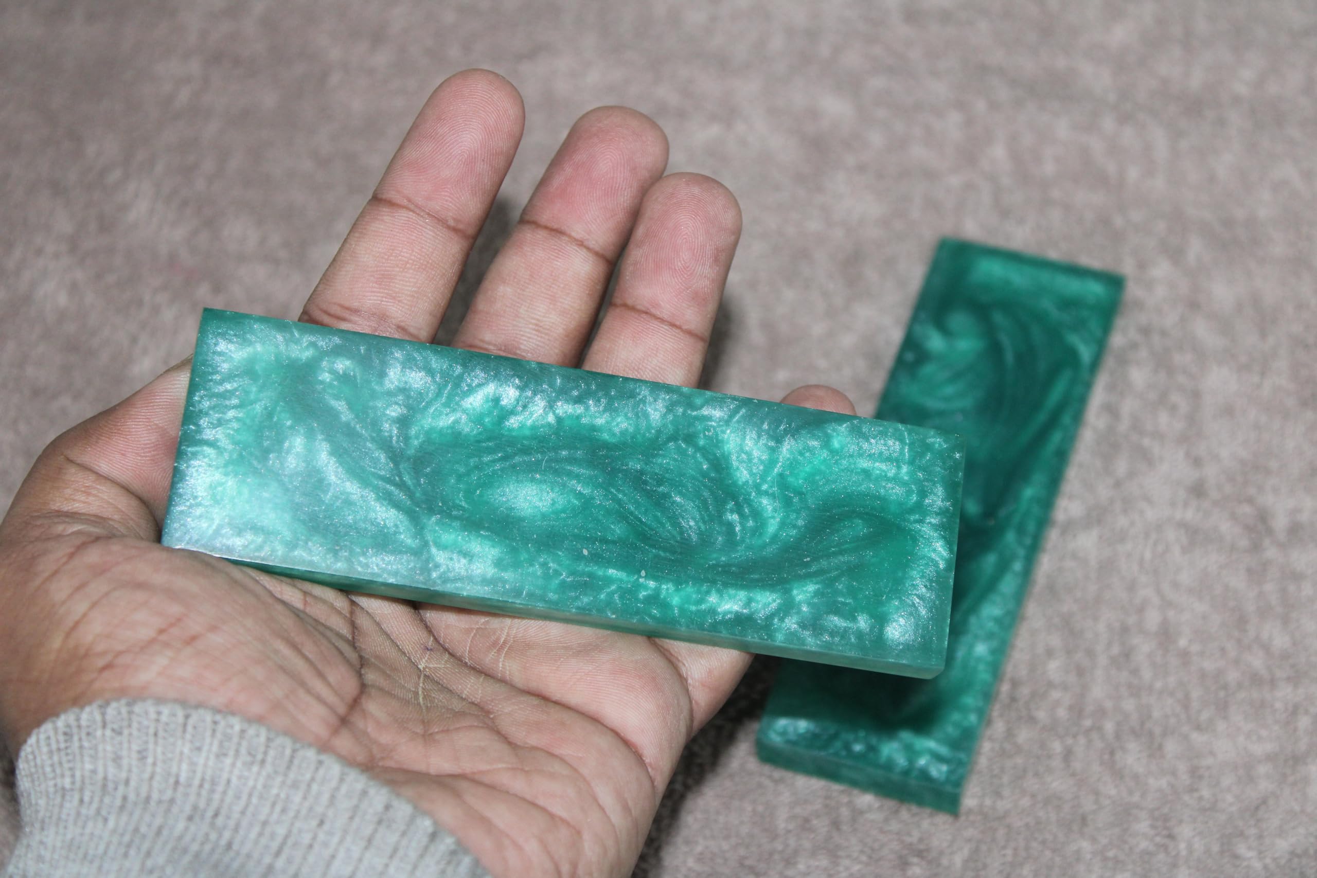 HANDTECHINDIA Resin Knife Handle Scales for DIY Crafts, 2 Pieces Mixed Colorful Resin Handle Scale for Knives Making (GREEN)