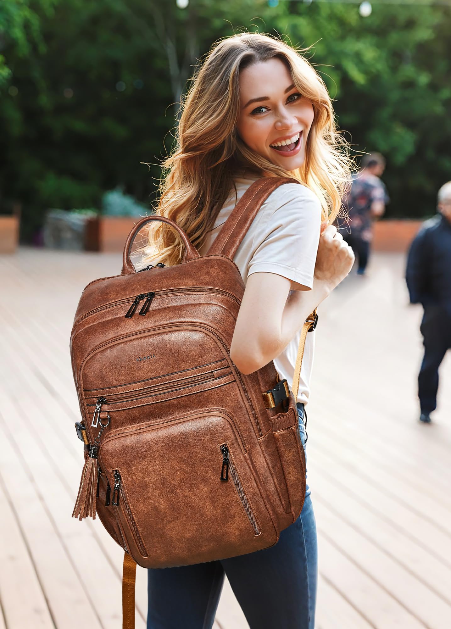 Shrrie Sac à dos en cuir unisexe 28L avec compartiment pour ordinateur jusqu'à 17". Port USB,Pochette RFID,idéal pourde voyage travail, études et week-end.