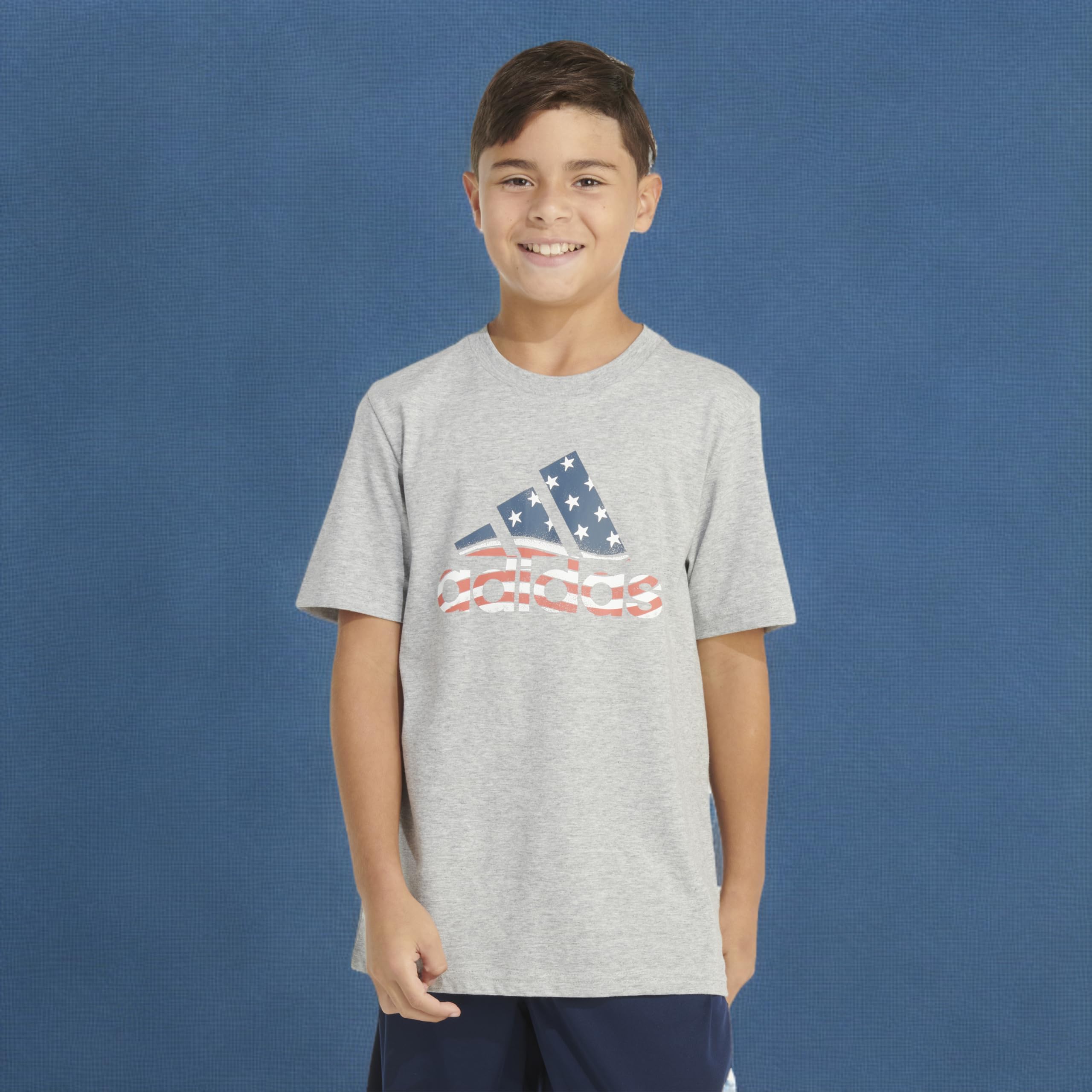 Adidas, maglietta da ragazzo a maniche corte in cotone, con grafica