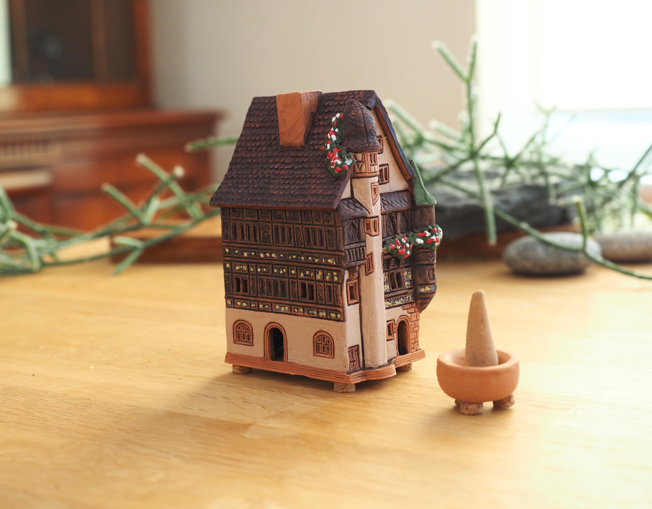 Incenso Holder House in Colmar. argilla, arredamento camera, miniature R256