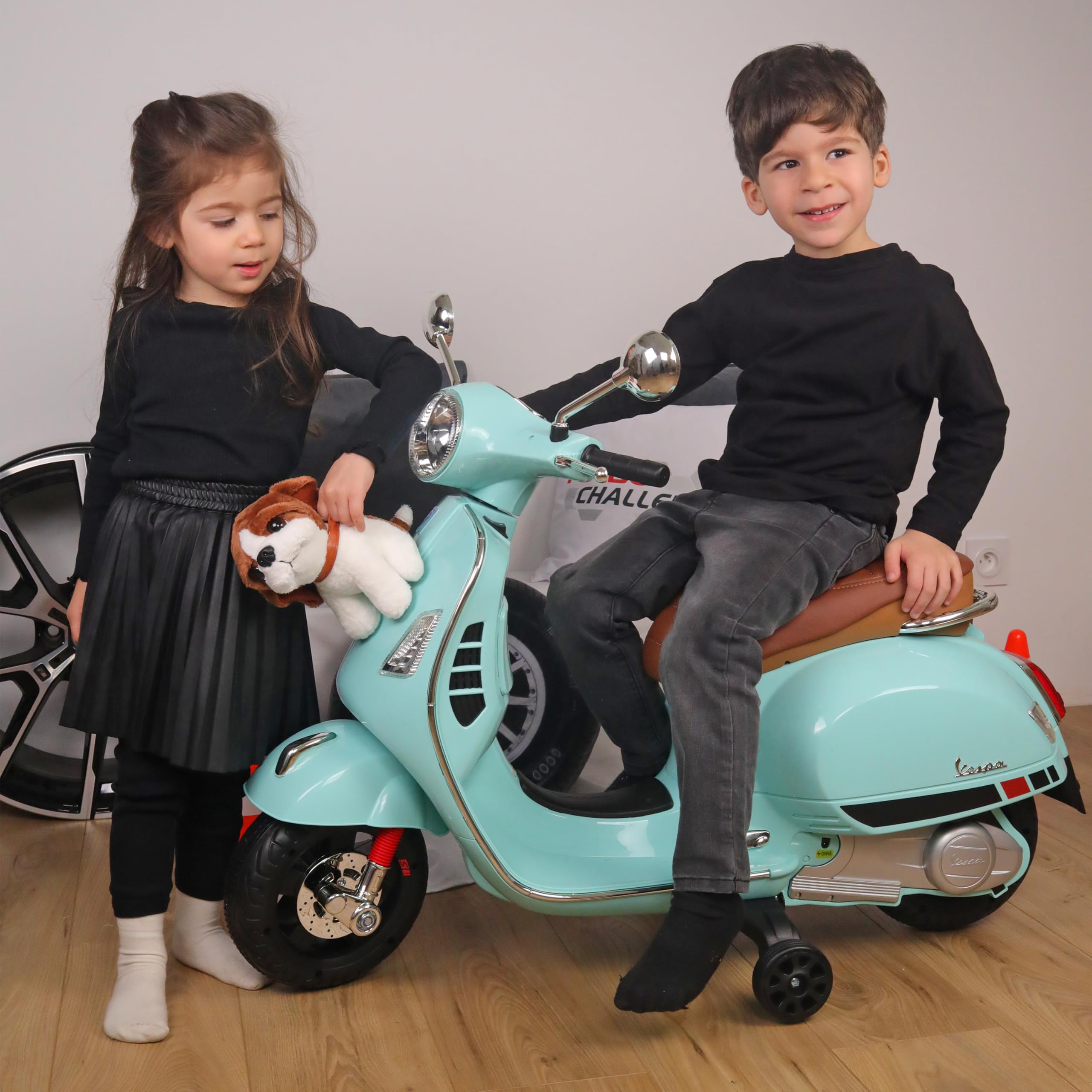 TURBO CHALLENGE - Vespa - Portatore Elettrico - 119230 - Scooter - Verde Acqua - Pronto per Andare - 30Kg Max - Plastica - Batterie Ricaricabili - da 3 Anni A 6 Anni