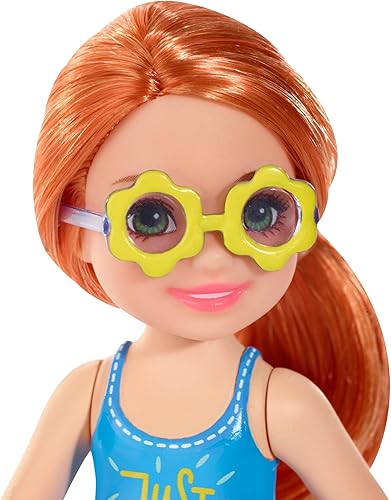 Miniatura 2 de Barbie Club Chelsea Doll, pelirroja de 6 pulgadas con falda extraíble decorada con emojis y gafas de sol en forma de flor, para niños de 3 a 7 años