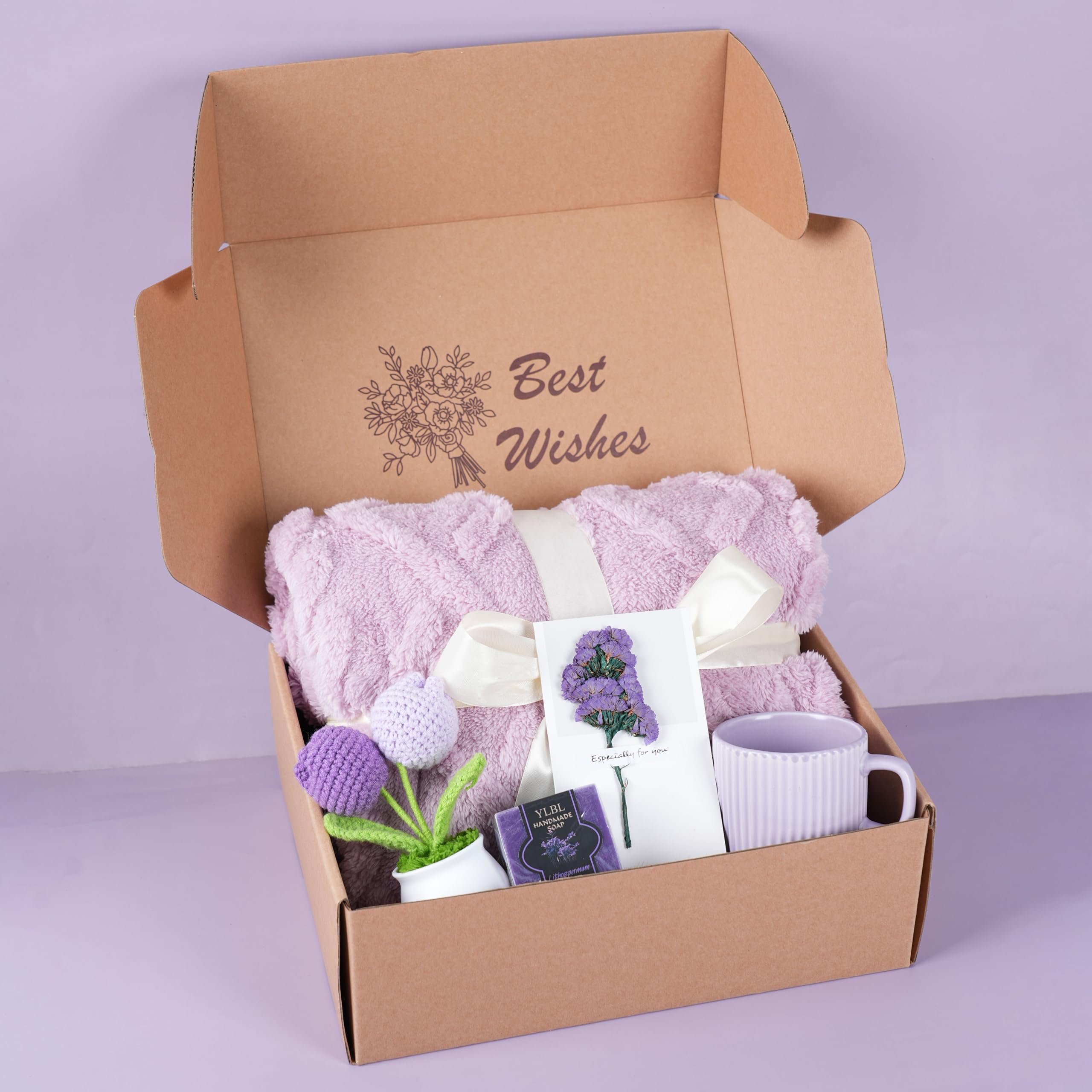 Sending You A Hug: Get Well Gifts para mujeres, cesta de regalo de cumpleaños, paquete Thinking of You Care, acogedor juego de manta y taza morada, jabón de lavanda y vela de fresia (morado)