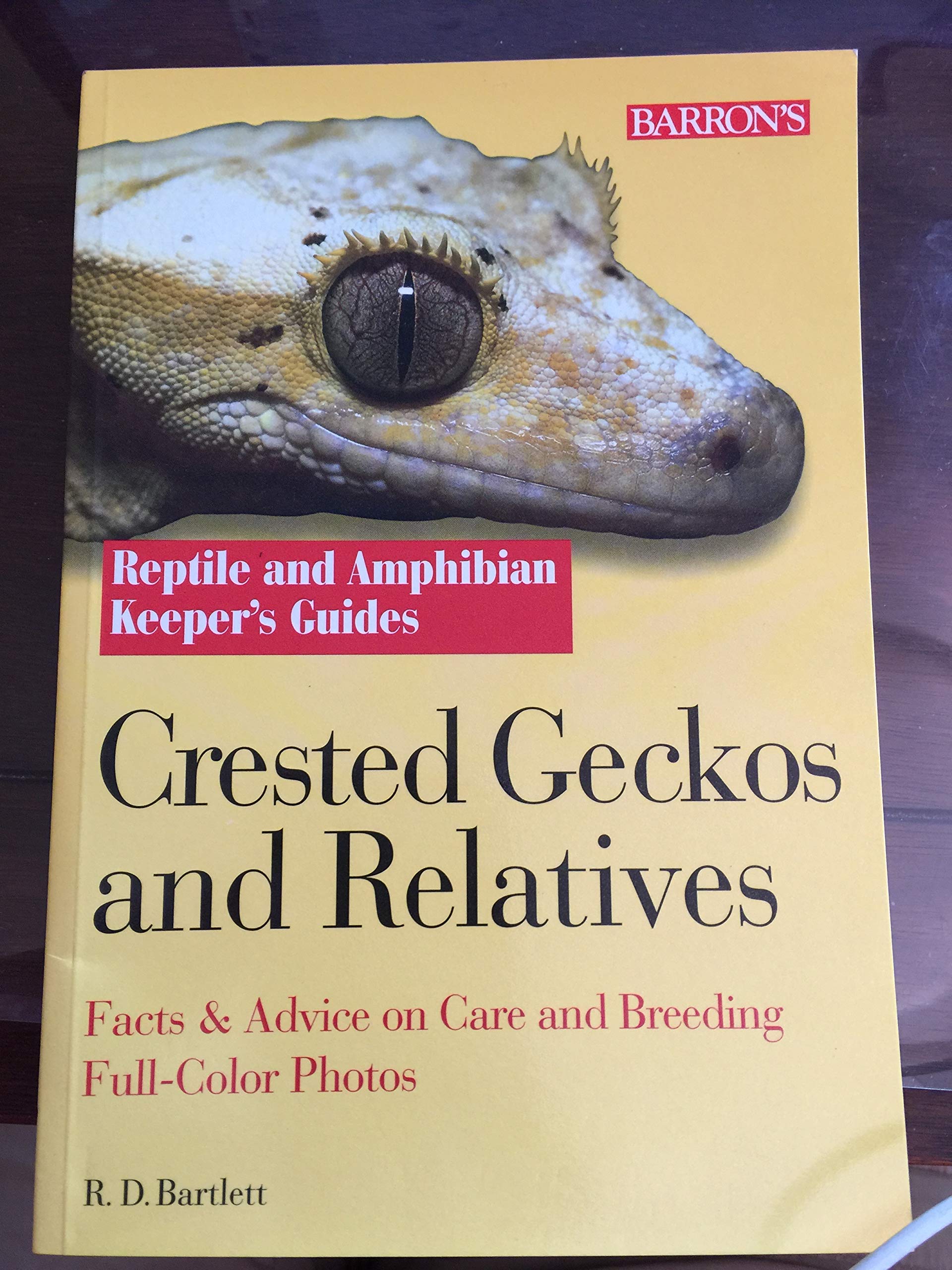 Crested Geckos and Relatives (Reptile and Amphibian Keeper's Guides)