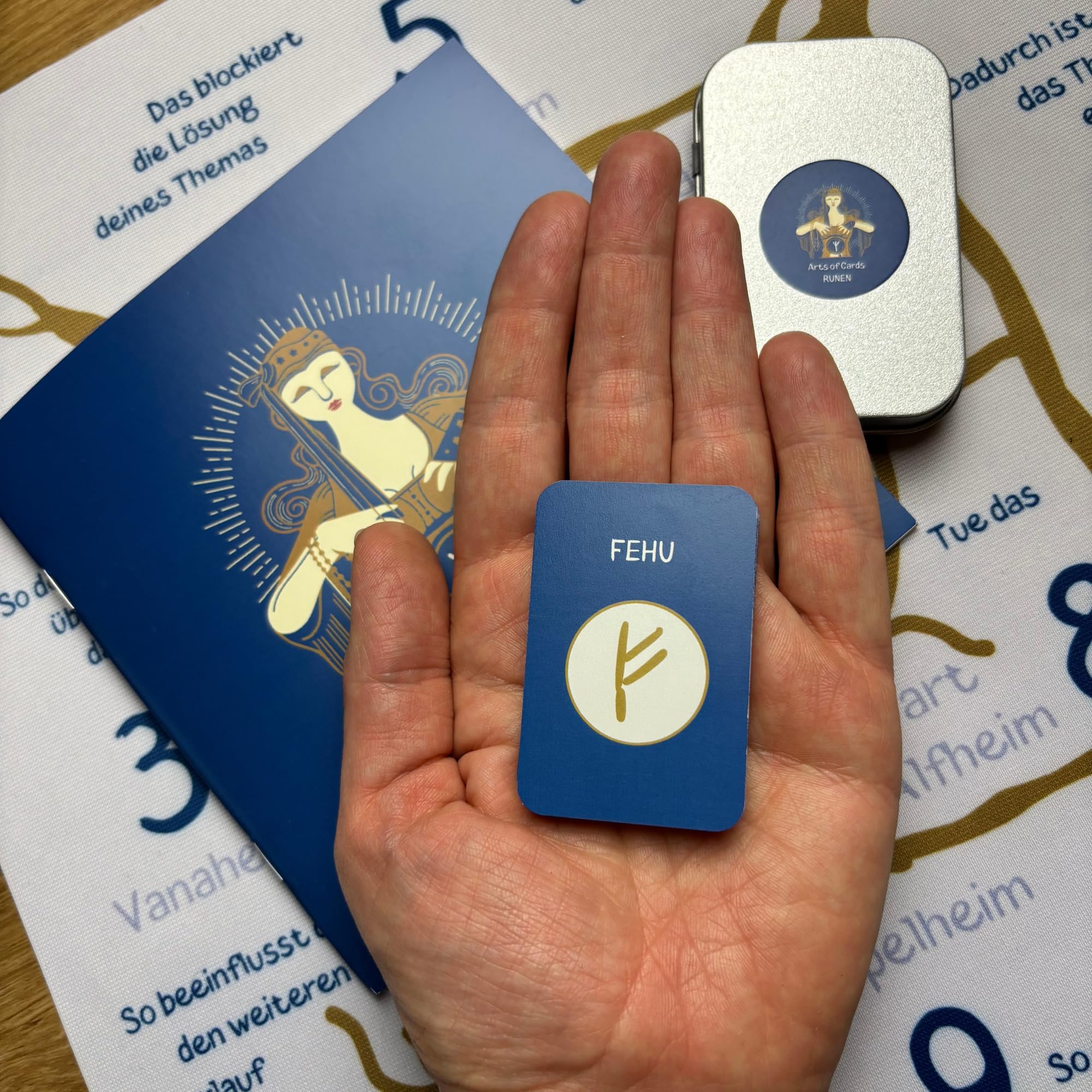 Runen Orakel Set Runenkarten Runentuch und Booklet mini Karten und Tuch