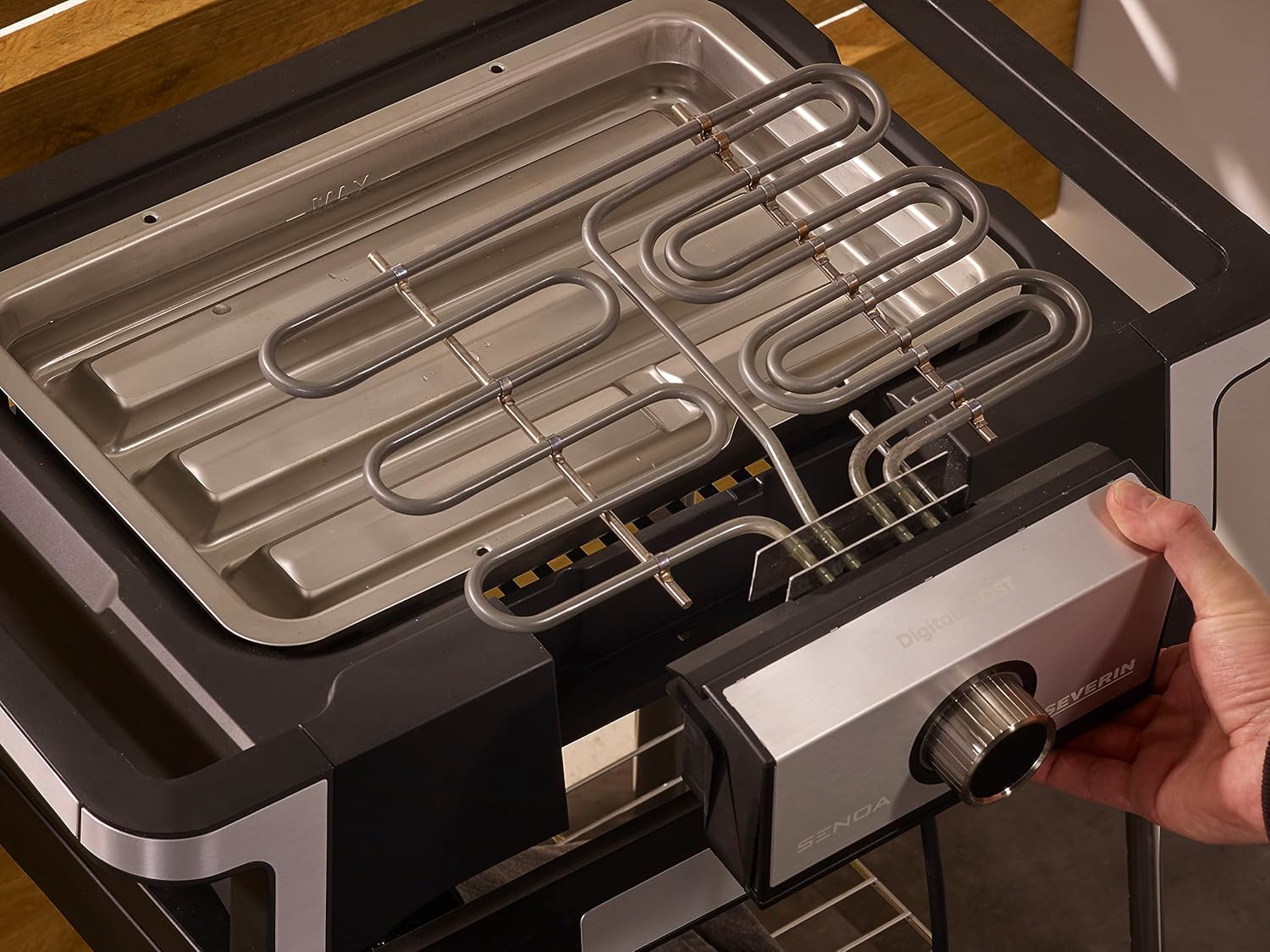 SEVERIN SENOA DigitalBOOST S - Barbecue elettrico con supporto, con avvio rapido fino a 500 °C, per balcone con superficie SafeTouch, in acciaio inox/nero, PG 8118 SEVERIN SENOA DigitalBOOST S - Barbecue elettrico con supporto, con avvio rapido fino a 500 °C, per balcone con superficie SafeTouch, in acciaio inox/nero, PG 8118