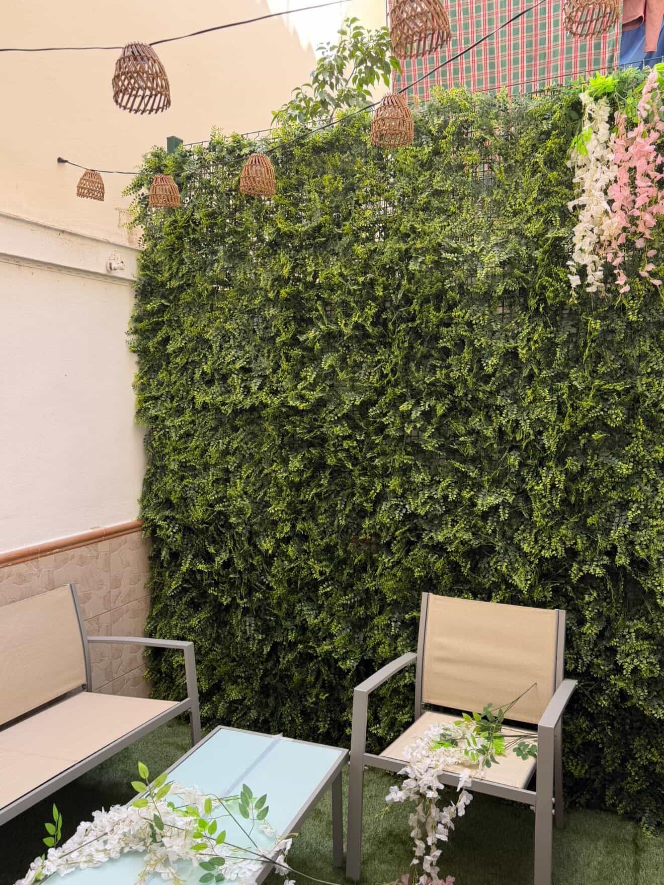 Jardín Vertical Artificial Exterior e Interior | Muro Vegetal Artificial Pack de 4 Paneles 50x50 cm (1m²) | Protección UV | Diseño Moderno | Hiedra Tropical | Planta Decorativa Pared