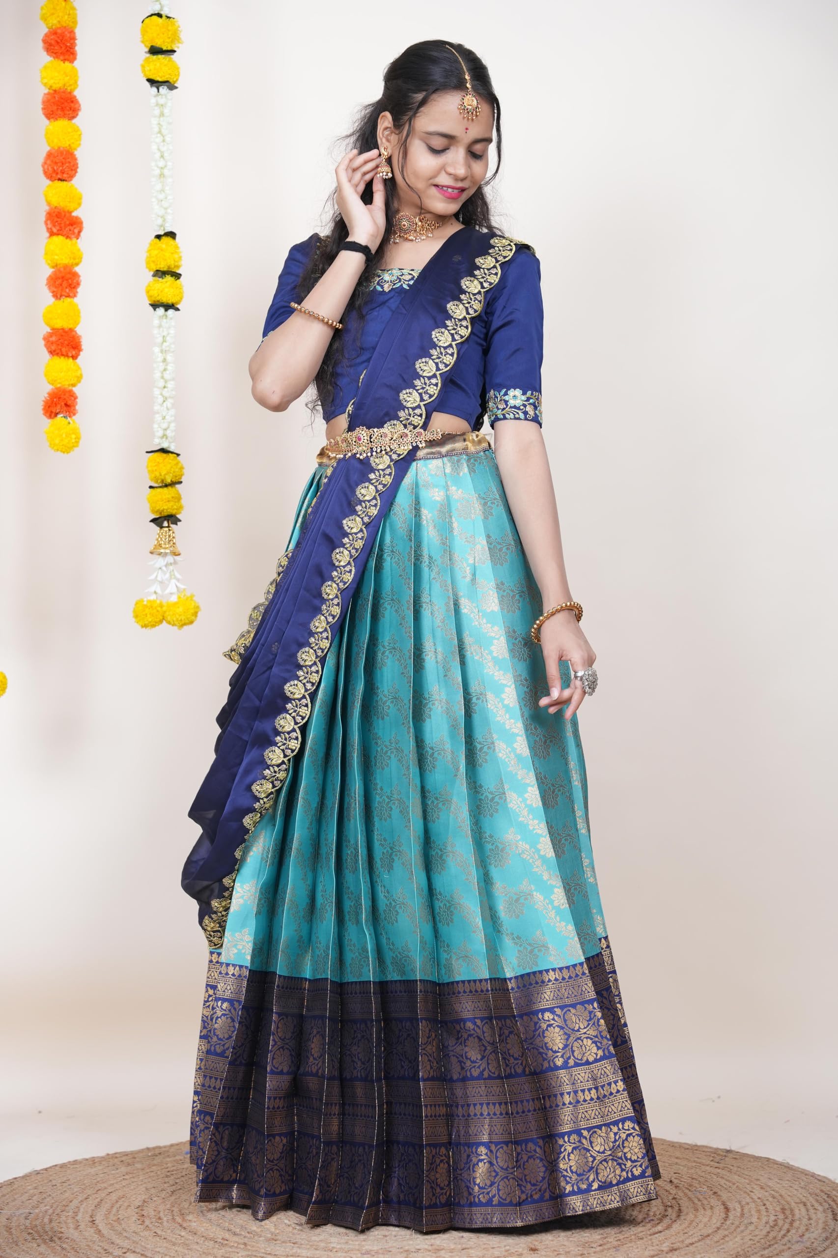 Damen Seide Halb Sari Langa Voni südindischer Pattu Pavadai fertig konfektioniert Lehenga Choli Set mit Dupatta