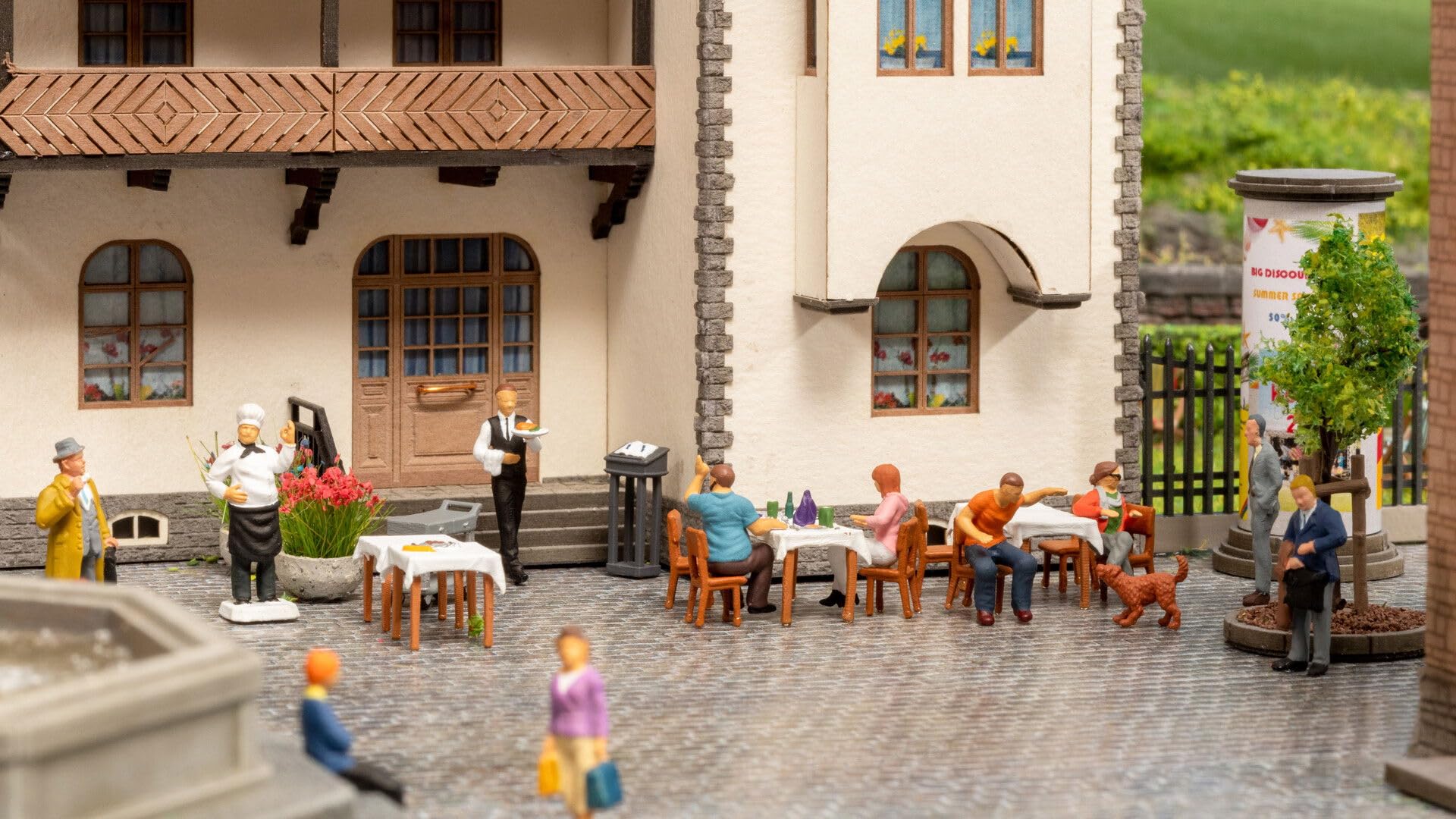 Noch® Figure Theme World Restaurant, Model Building Figure Set, 1:87 (H0), Hand-Coloured for Gauge H0, Multicoloured - Image 2