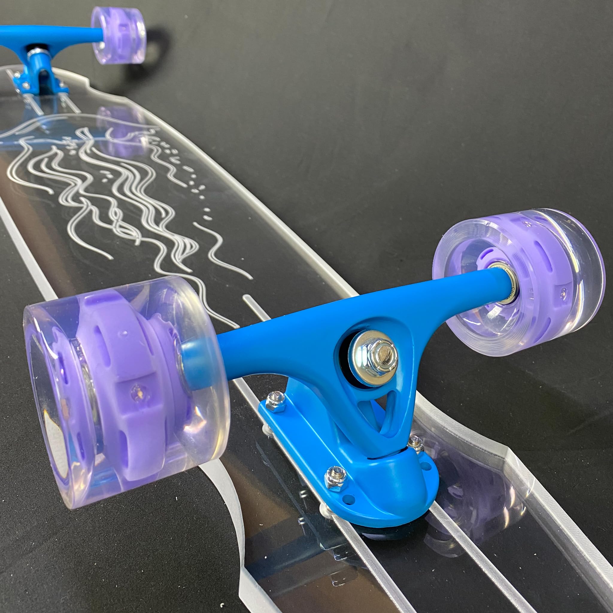 Patineta larga transparente de acrílico transparente con ruedas LED iluminadas para paseos suaves - Pasea por las calles con estilo con longboard construido para principiantes y 3