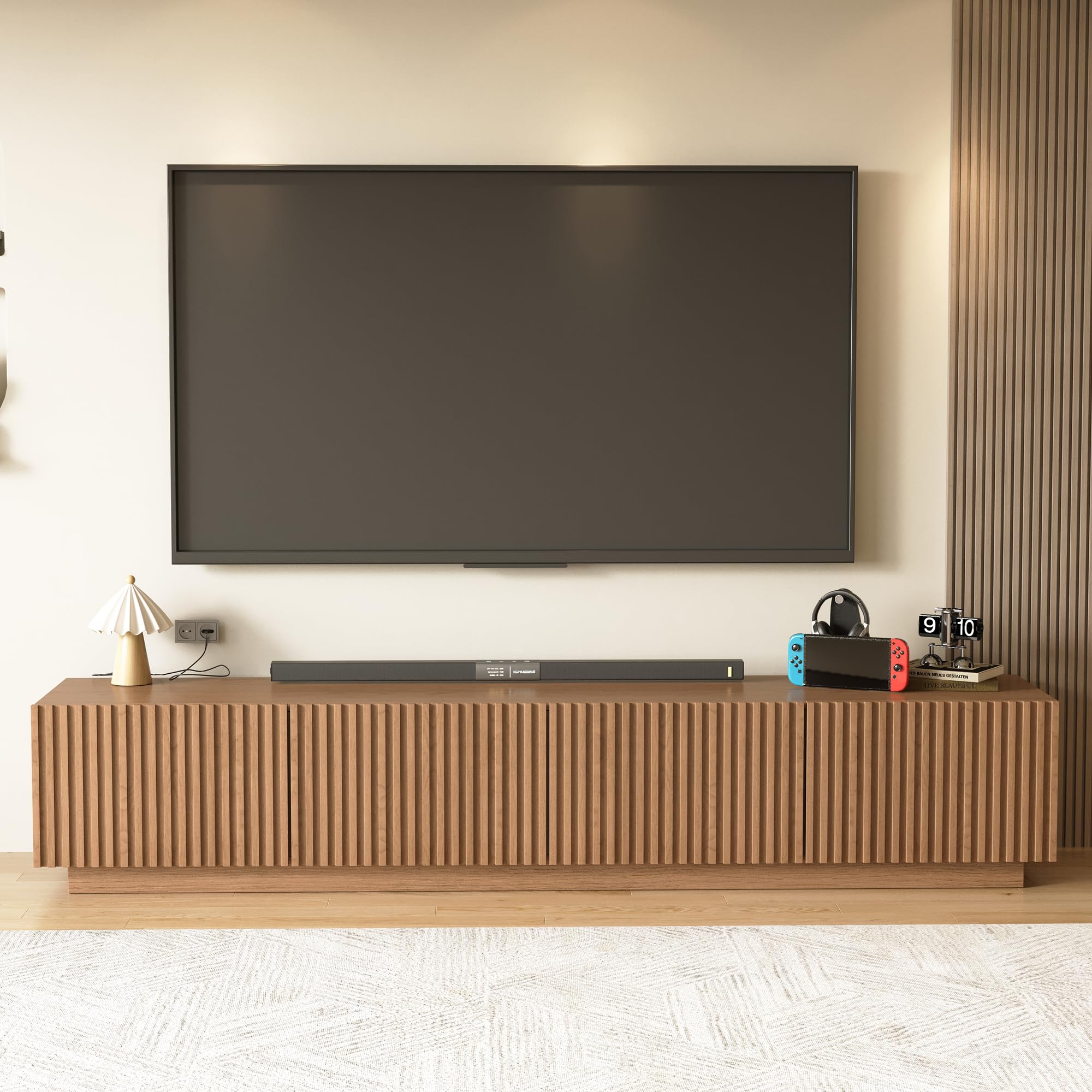 KAANAA TV Schrank 220cm mit Lamellentüren, TV Lowboard Nussfarbe | 220cm TV Lowboard, Lamellentüren, Nussfarbe Holzoptik, großer Stauraum, Kabelmanagement, für Fernseher 75–90 Zoll
