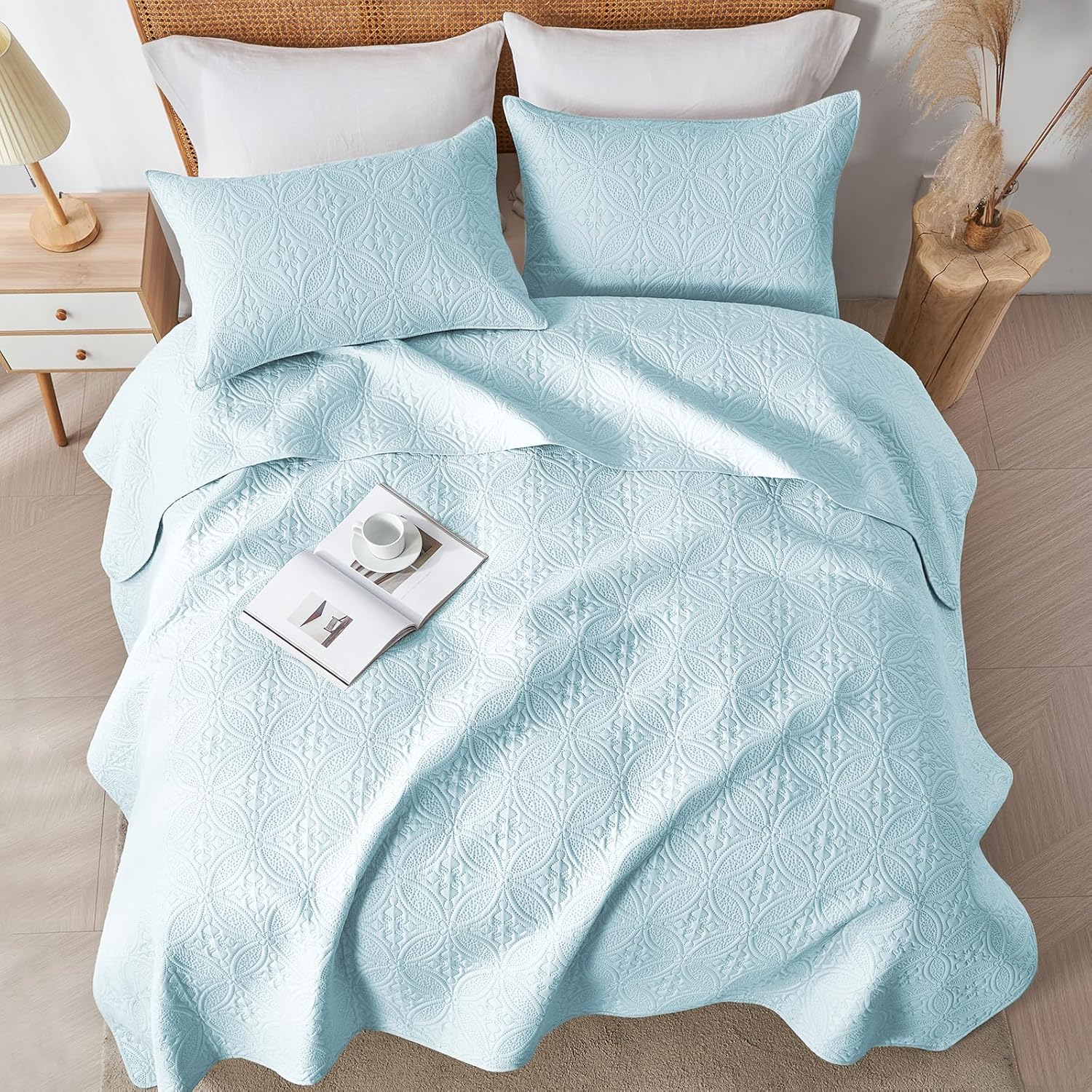 WURUIBO King/Cal King Quilt Set Sky Blue, Microfiber Lightweight Bedspreads, Ultrasonic Embossed Solid Coverlet, Thin Bedding Set for All Season, Soft Breathable Bed Cover(1 Quilt, 2 Pillow Shams)