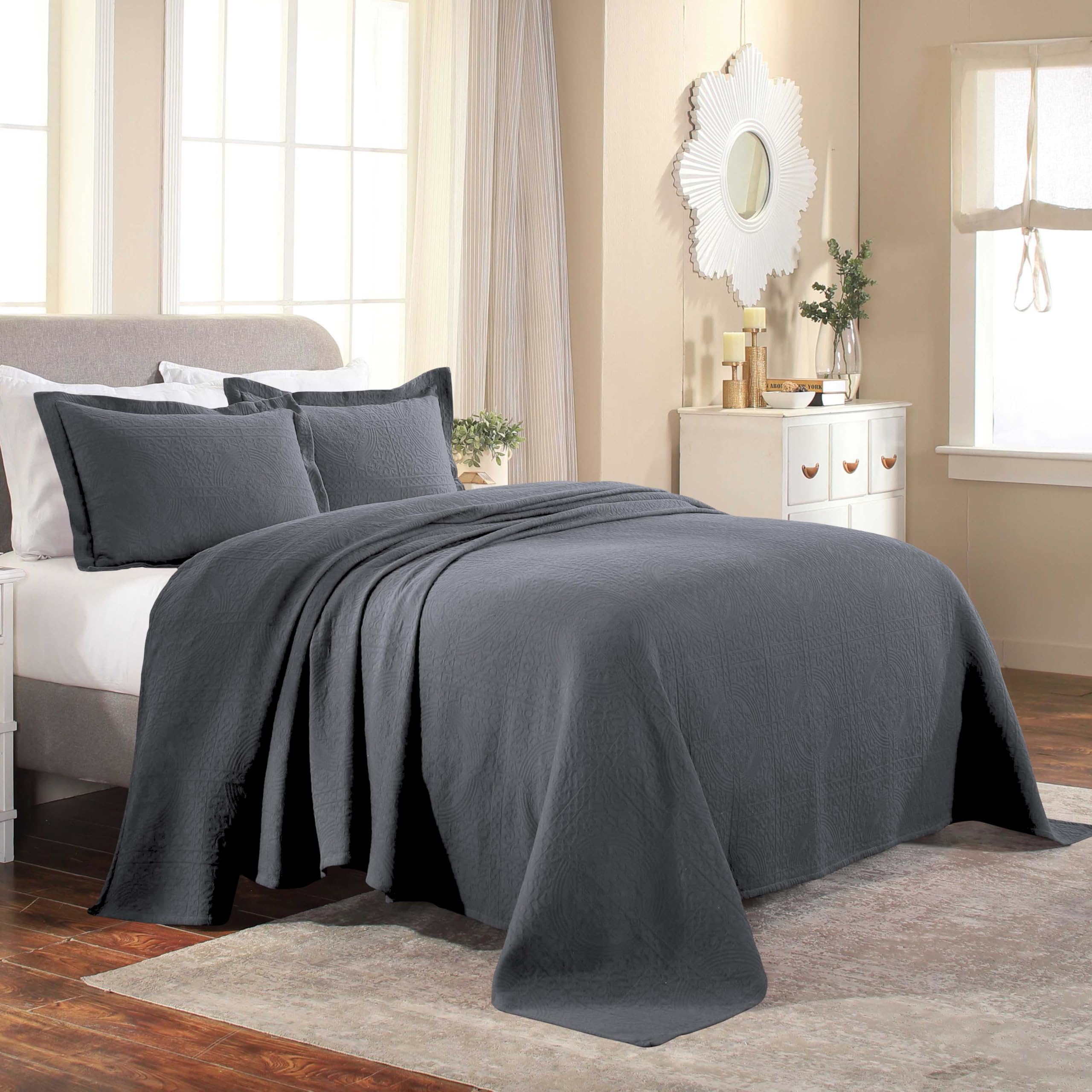 Superior Cotton Fleur De Lis Bedspread Set, Warm Blankets, All-Season Bedding, Bedroom Decor, Decorative Boho Medallion Coverlet, Includes 1 Bedspread, 2 Pillow Shams, King, Grey