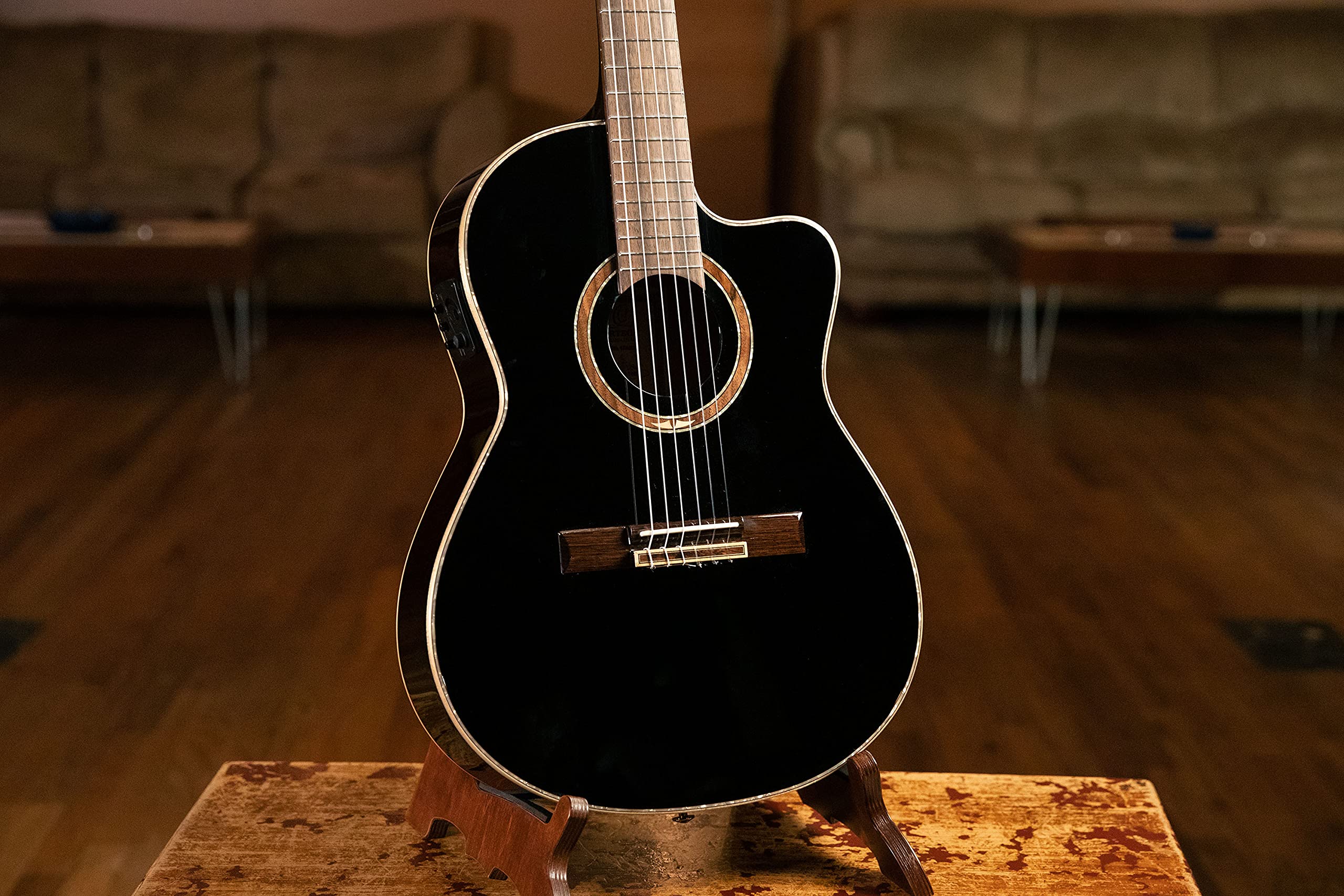 Ortega Classical Guitar Performer Series 4/4 Inclusive Custodia Manico Sottile Thinline Body - Nero (RCE138-T4BK)