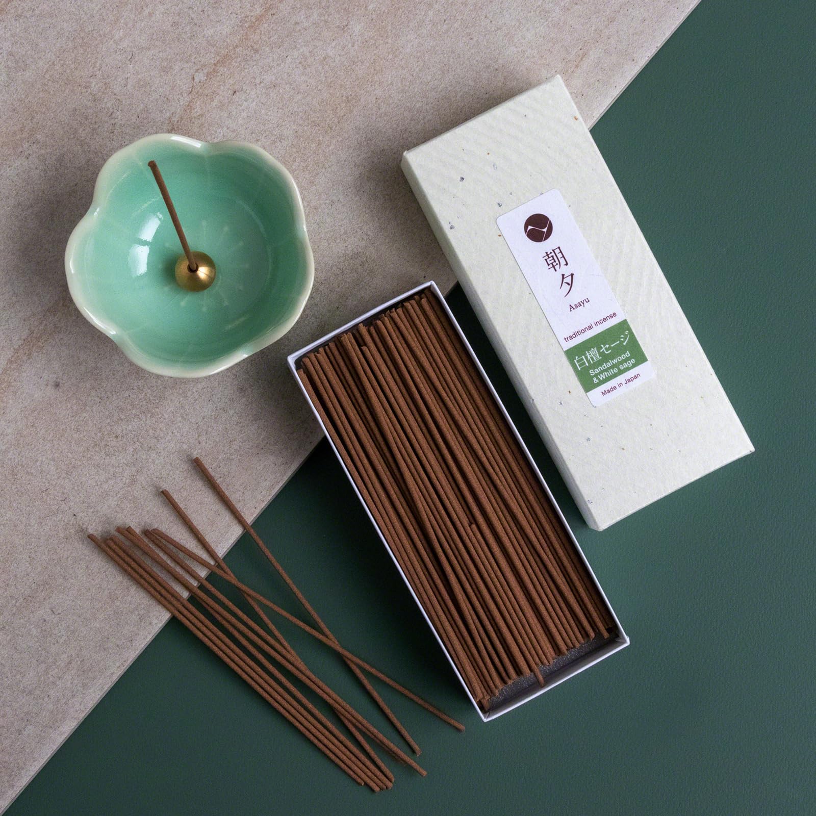 Asayu Japan Tradycyjne kadzidełka z drewna sandałowego i białej szałwii, 40 g, typ dymny, 100% naturalne japońskie kadzidełka do porannego relaksu, jogi, medytacji i uważności