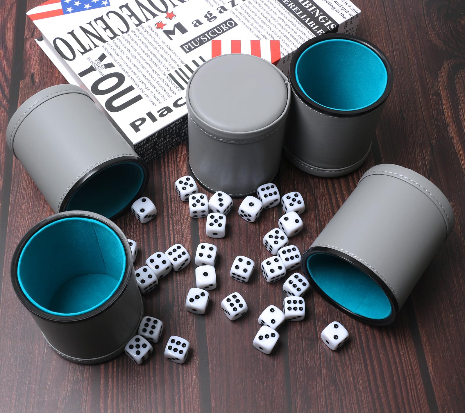 Würfelbecher aus PU-Leder, mit Filzfutter, leiser Shaker mit 30 Punkten für Bar, Party, Yahtzee Farkle Würfelspiele, Grau, 5 Stück