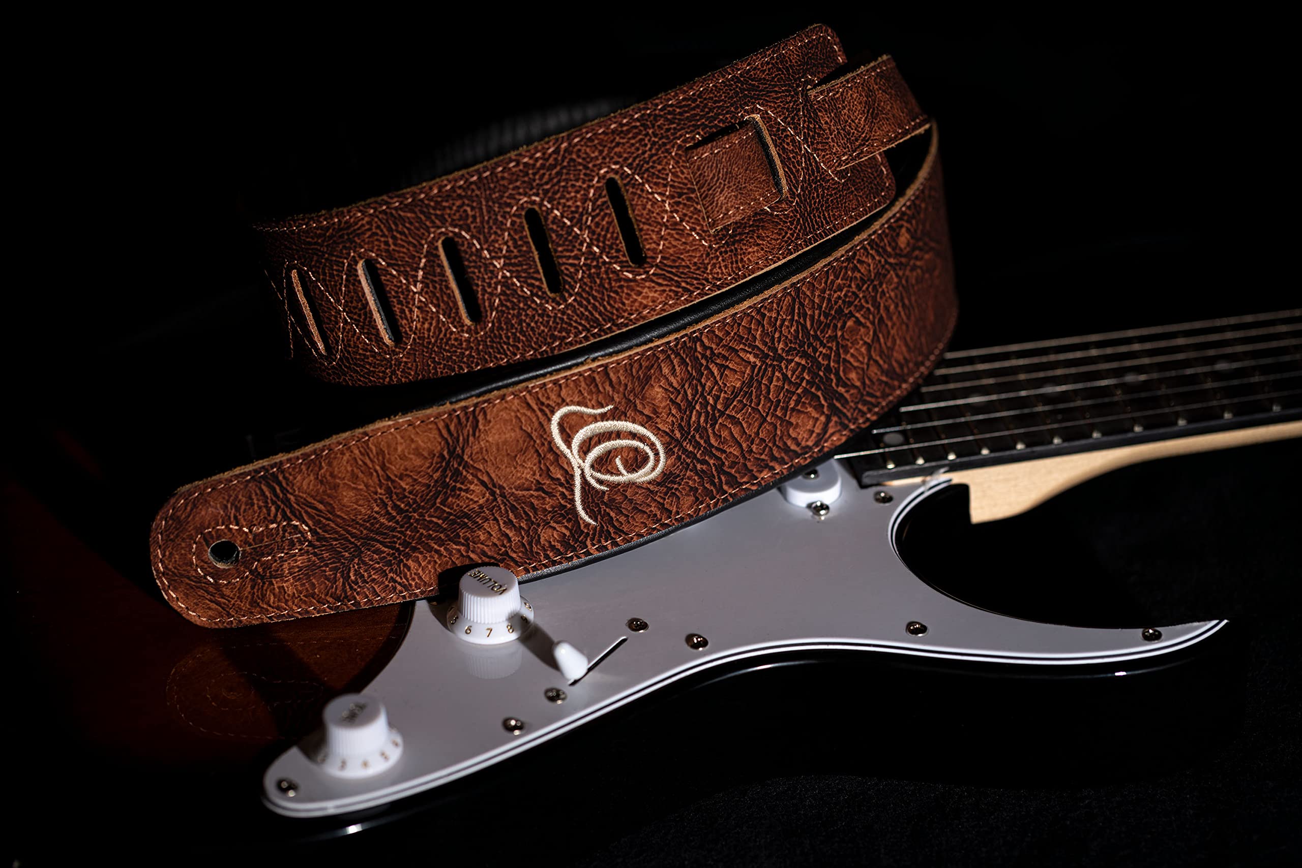 Ortega Guitars Adjustable Guitar Strap, Acoustic Guitar / Bass, Electric Guitar / Bass, Classic Series, Genuine Leather - Image 3