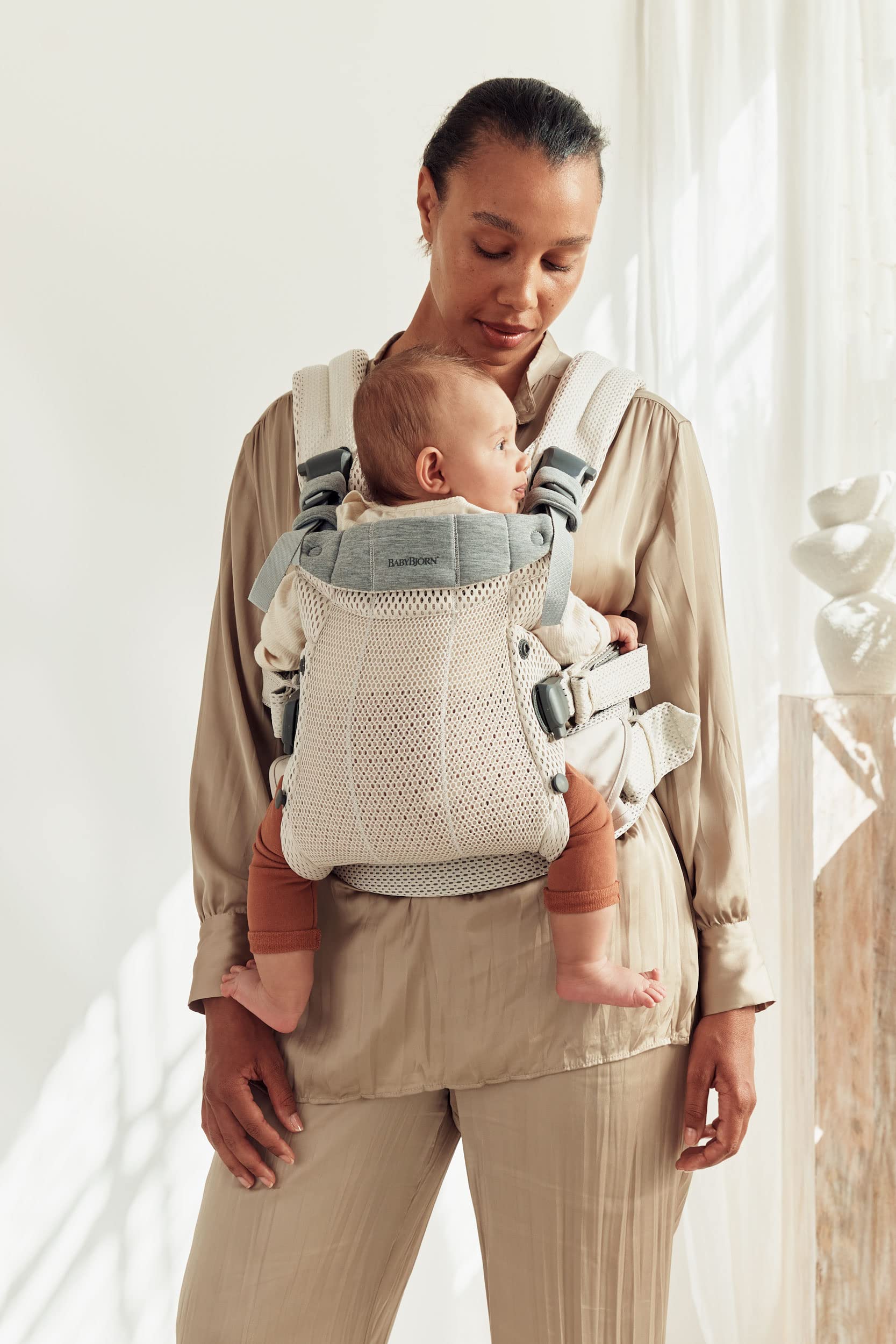 BABYBJÖRN Mochila Porta Bebé Harmony, Malla 3D, Crema