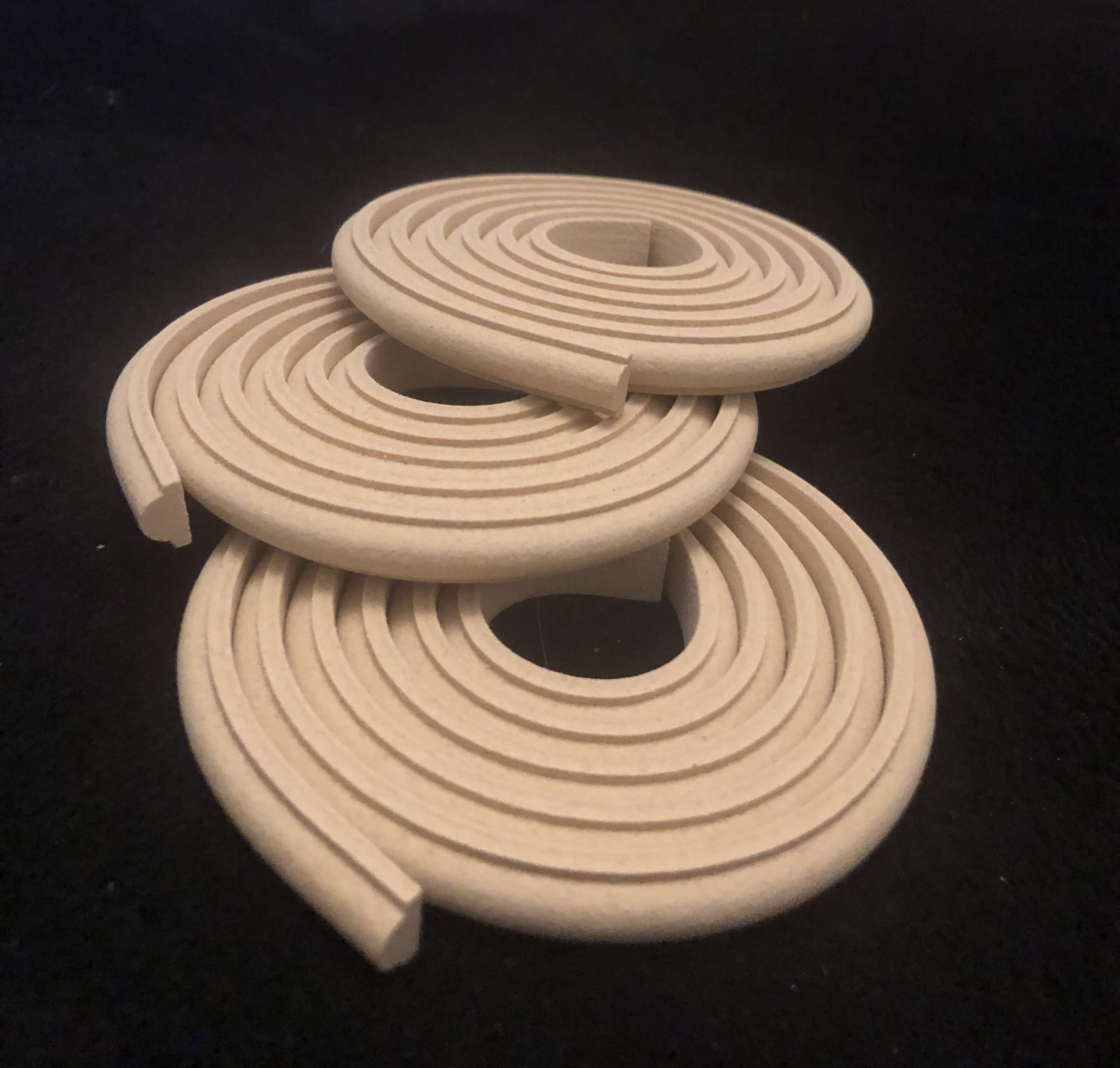 Deco-Curve Heat Bendable Wood Trim – Flexible Moulding for DIY, Crafts & Furniture Restoration – Cut, Shape, Paint & Glue. Design DC2000 L x 1 Metre, Width Options 20mm, 15mm, 10mm (Width 10mm)