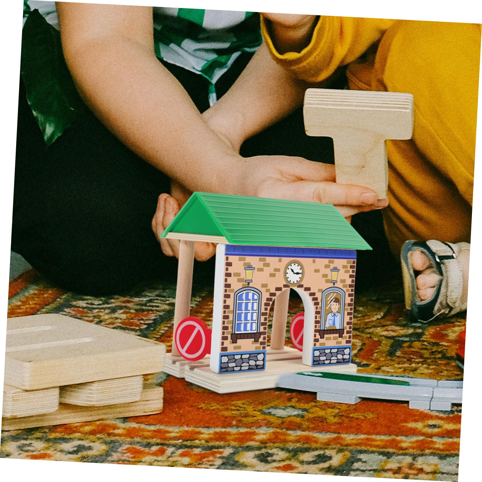 IMIKEYA de Gare décoratif Voie ferrée Trains de Station de Jeu modèle de Station de Simulation de Gare pour Les Enfants modèle de de Bricolage de Bois