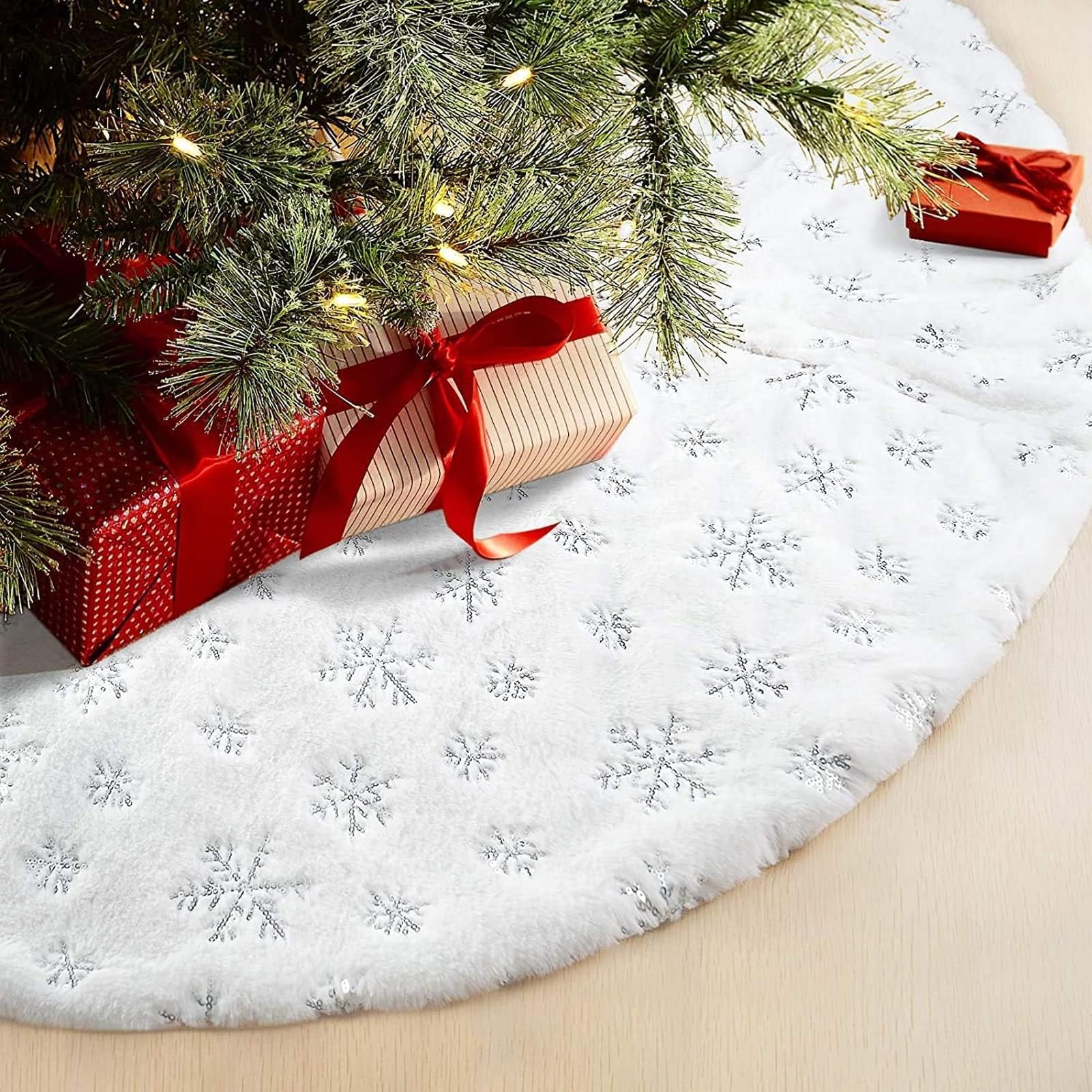 Drezesov Silver Snowflake 48Inch/122Cm Christmas Tree Skirt Tree Blanket, Soft Christmas Tree Blanket With White Faux Fur Carpet For Christmas Holidays Decoration