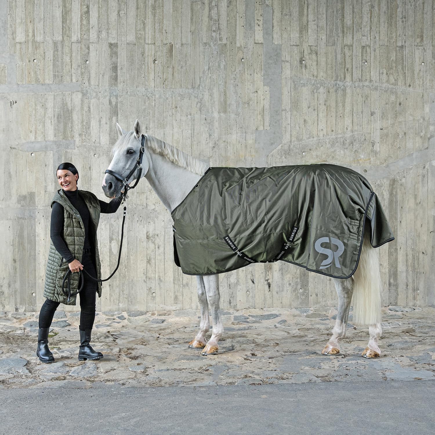 SUNRIDE Coperta invernale 150g per cavalli (Liverpool) - 100% impermeabile - 2500D - Compatibile con coperte interne (verde abete, 125 cm)