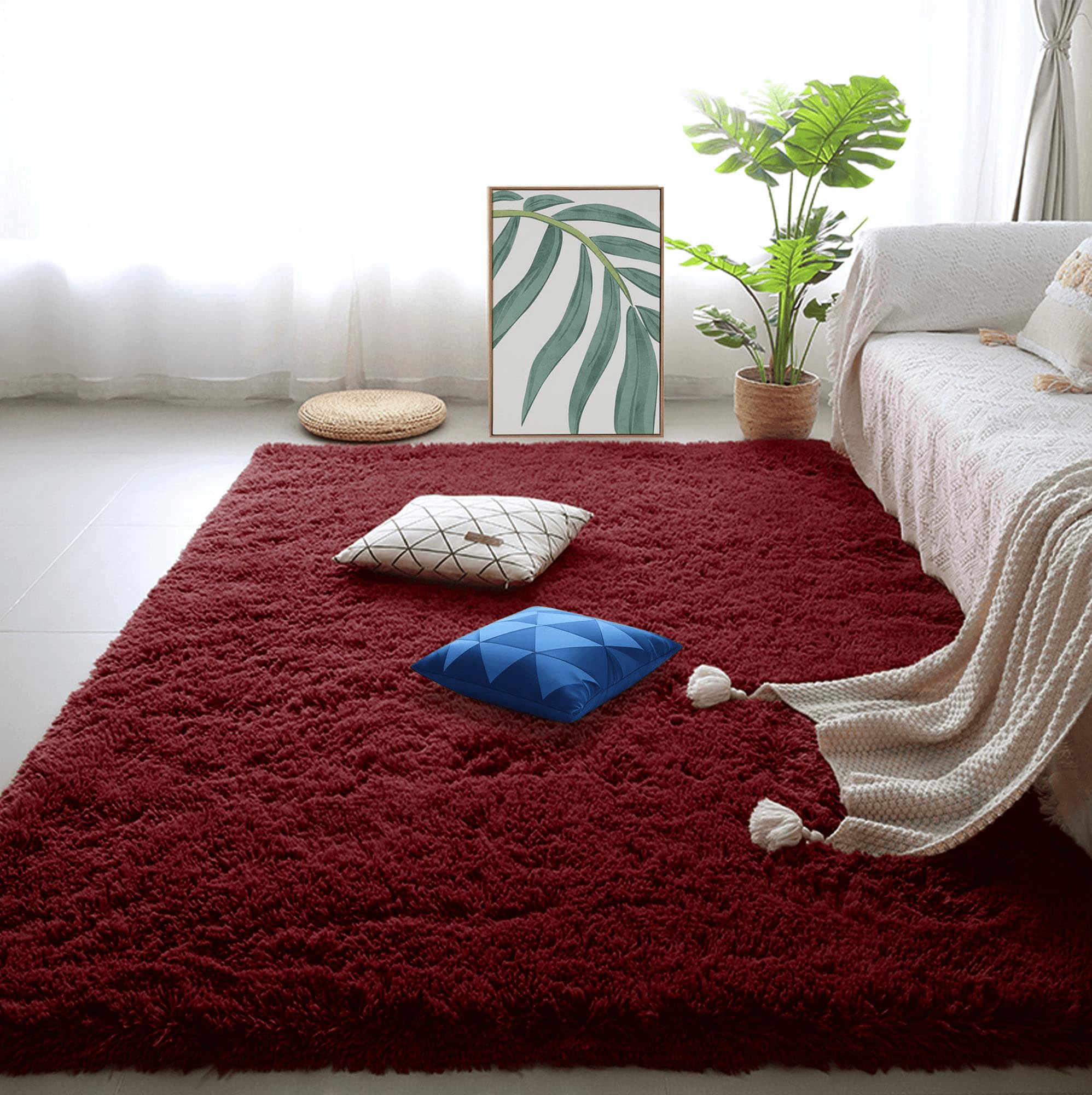 Tapis salon poil long vin rouge idéal pour la décoration de la chambre