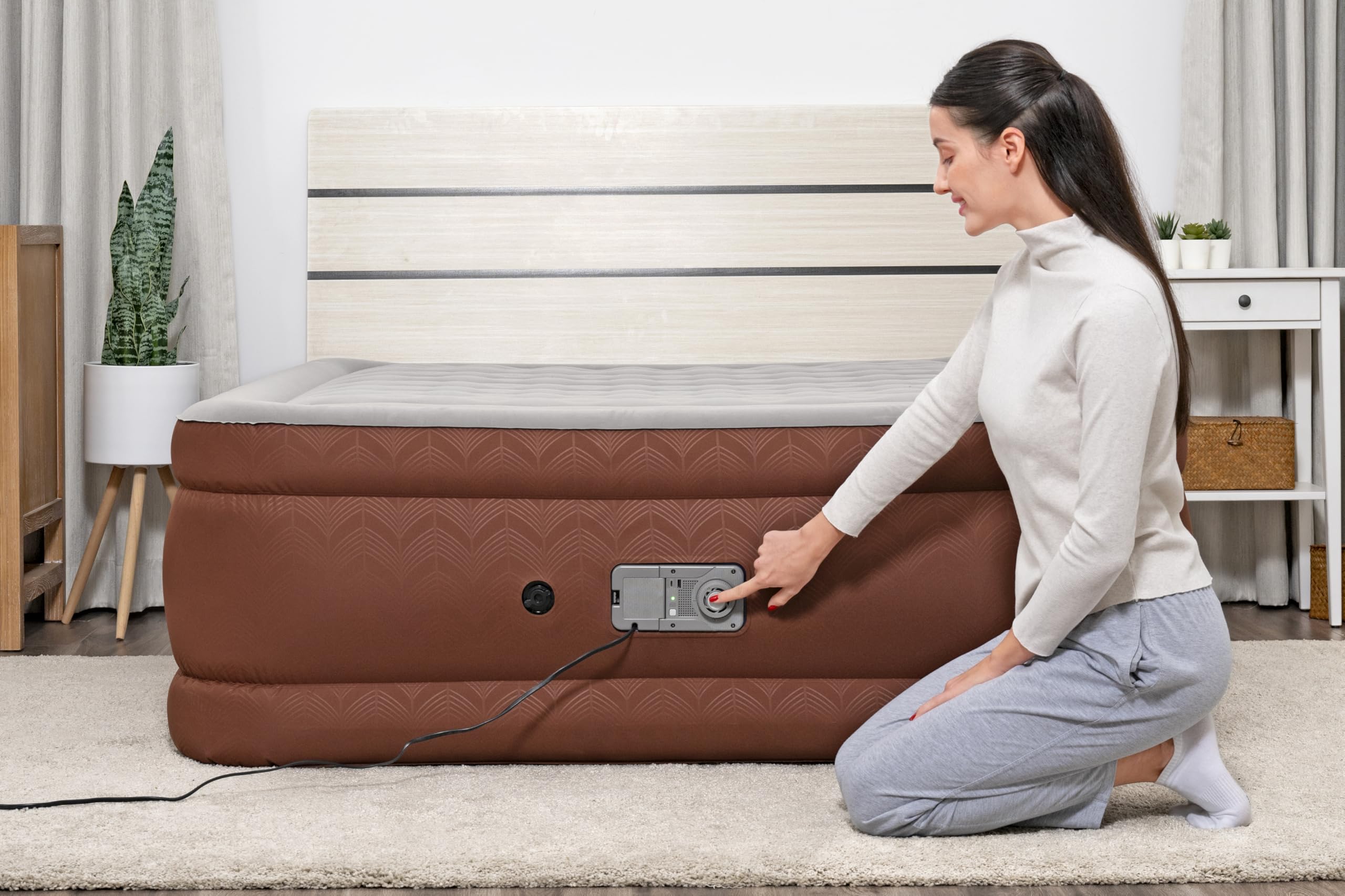 Bestway AlwayzAire Fortech podwójne łóżko dmuchane z pompą Comfort Choice+, 203 x 152 x 51 cm, dla 2 osób, 350 kg, 180 s, falowane wiązki, porty USB, lampka nocna, Soft Top, w zestawie torba, zestaw