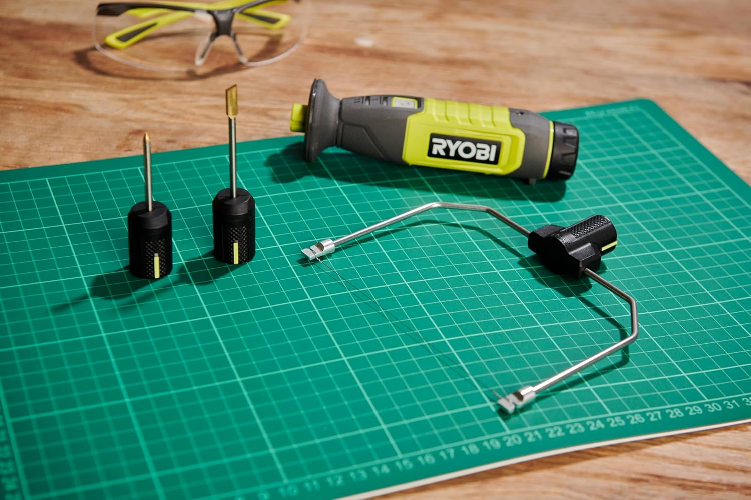 Ryobi RHC4-120G 4V Cordless Hot Foam Cutter (1 x 4V 2.0Ah)