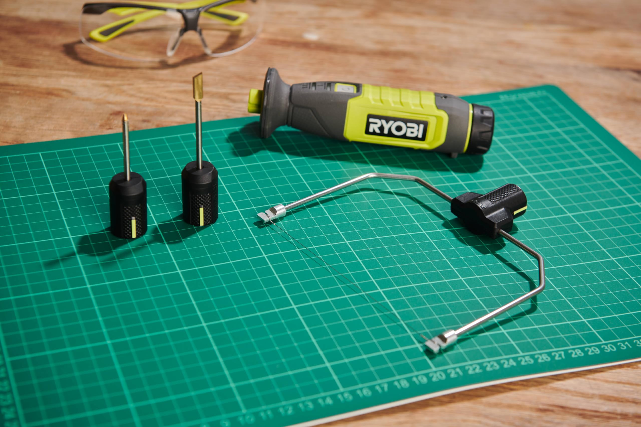RYOBI - Taglierina a filo caldo 4V USB al litio - 450°C - Viene fornita con 5 accessori - Cavo USB-C & 1 batteria 4V 2,0Ah USB al litio - RHC4-120G