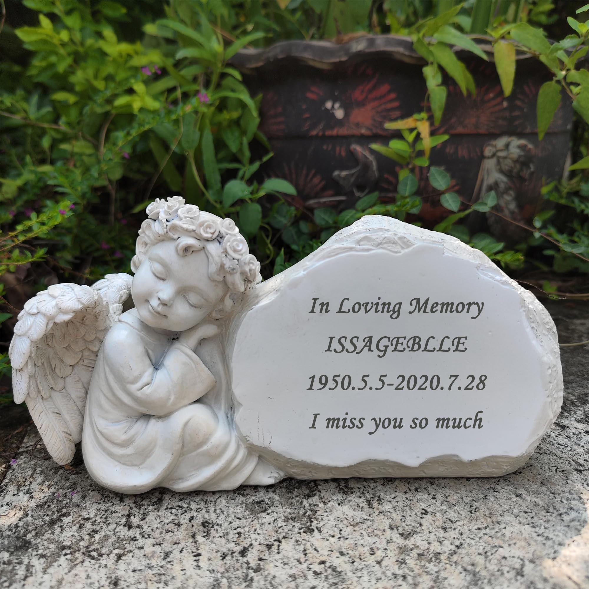 Memorial on the garden, die steine, die Engel, die steine in die steinschriftzeichen eingraviert die steingedenktafel, die steingedenktafel und die engelsstatuen, die den tag des mitgefühls an die luf