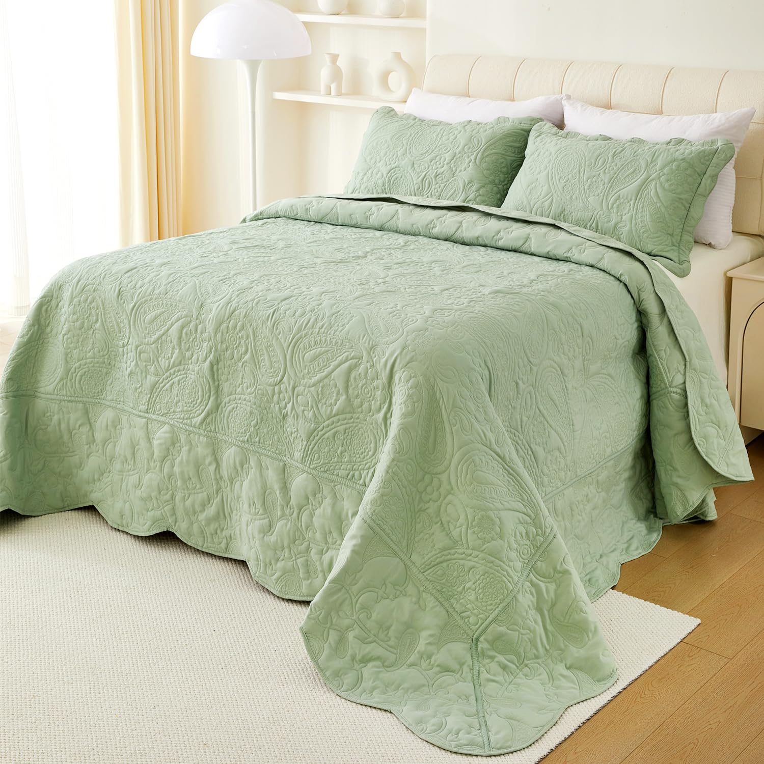 EVENHUG Oversized King Quilt Set California King Size Bedspread 128"x120" Lightweight Reversible Bedding Coverlets Set for All Seasons 3 Piece (Super King Plus, Sage Green)