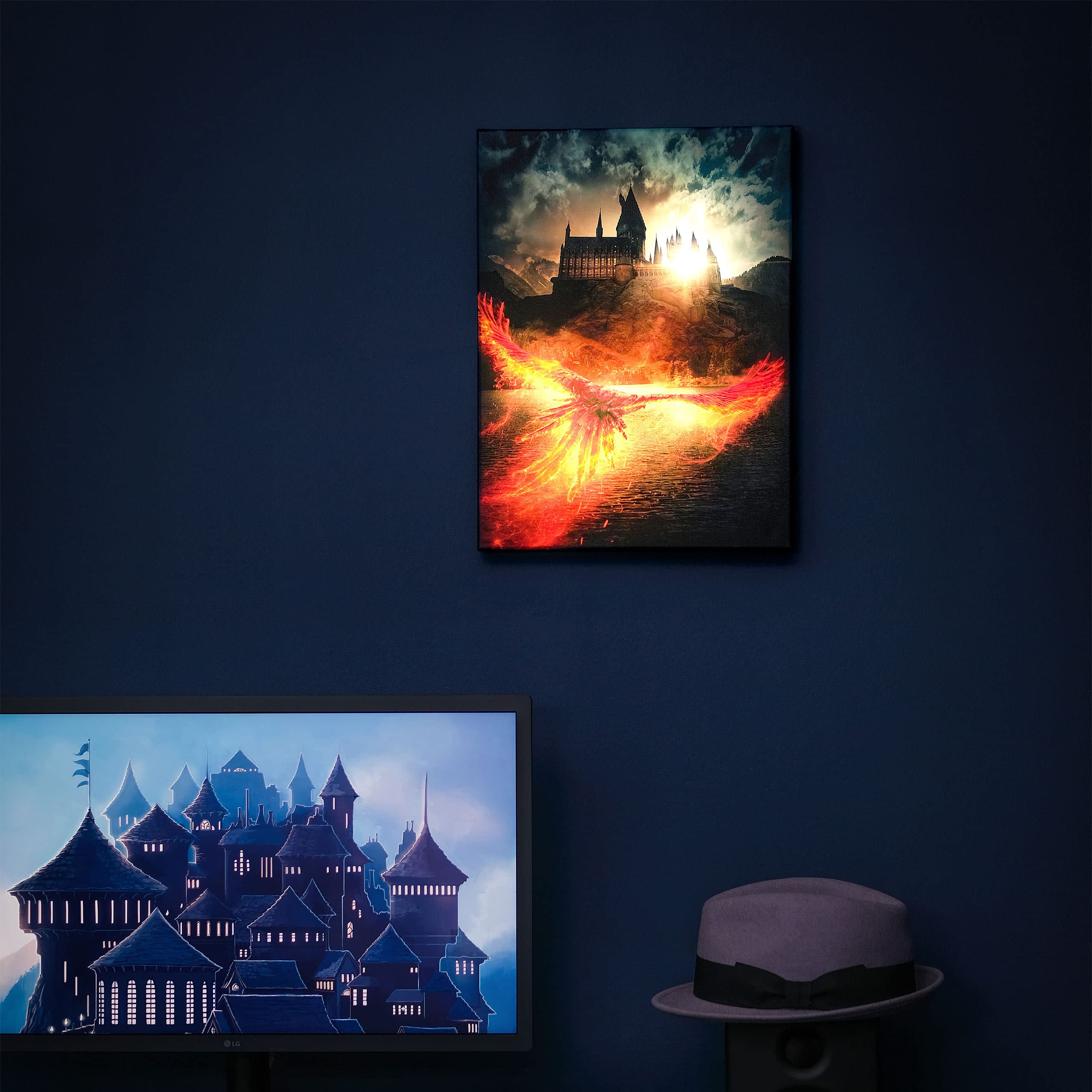 Elbenwald Harry Potter Wandbild mit Licht Phönix über Hogwarts Dumbledores Geheimnisse batteriebetrieben 30 x 40 x 3,8 cm