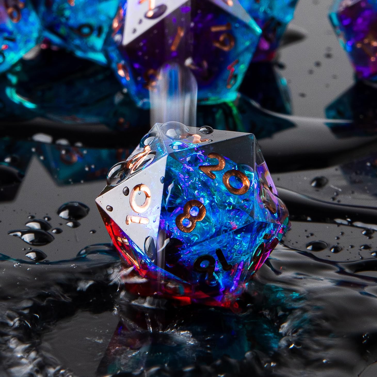 Lot de 7 dés DND à bord tranchant faits à la main pour jeux TTRPG, jeux polyédriques en résine polyédrique à bords tranchants pour jeux de rôle Shadowrun Pathfinder MTG (bleu rouge)
