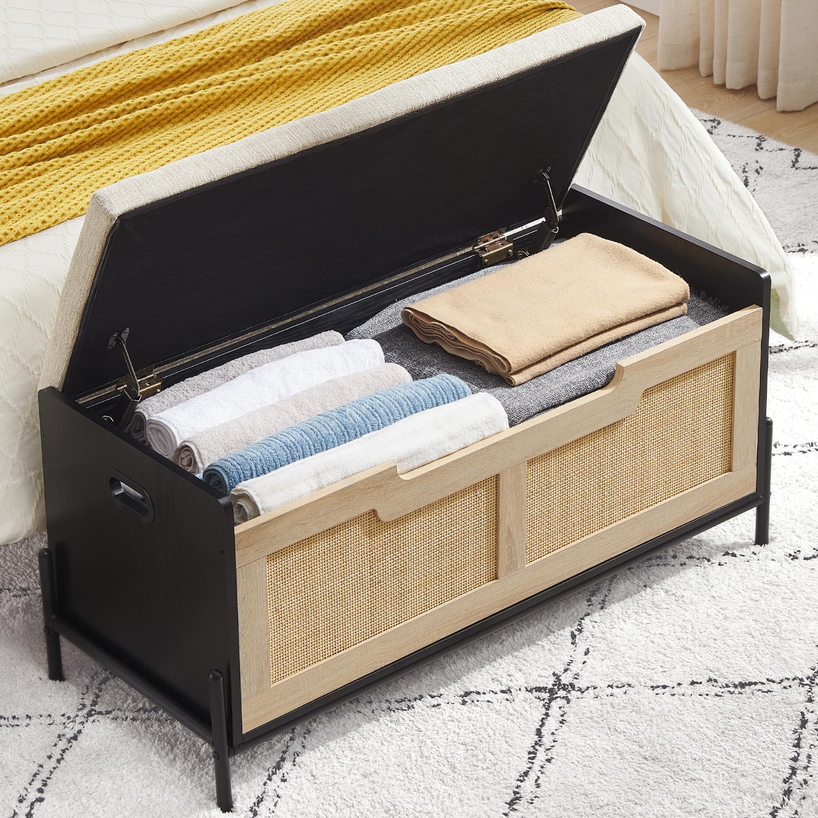 Garvee Schuhbank Rattan Sitzbank mit Kissen Sitztruhe mit Stauraum Aufbewahrungsschrank Aufbewahrungstruhe für Flur Schlafzimmer Wohnzimmer 100 * 40 * 46 cm Schwarz