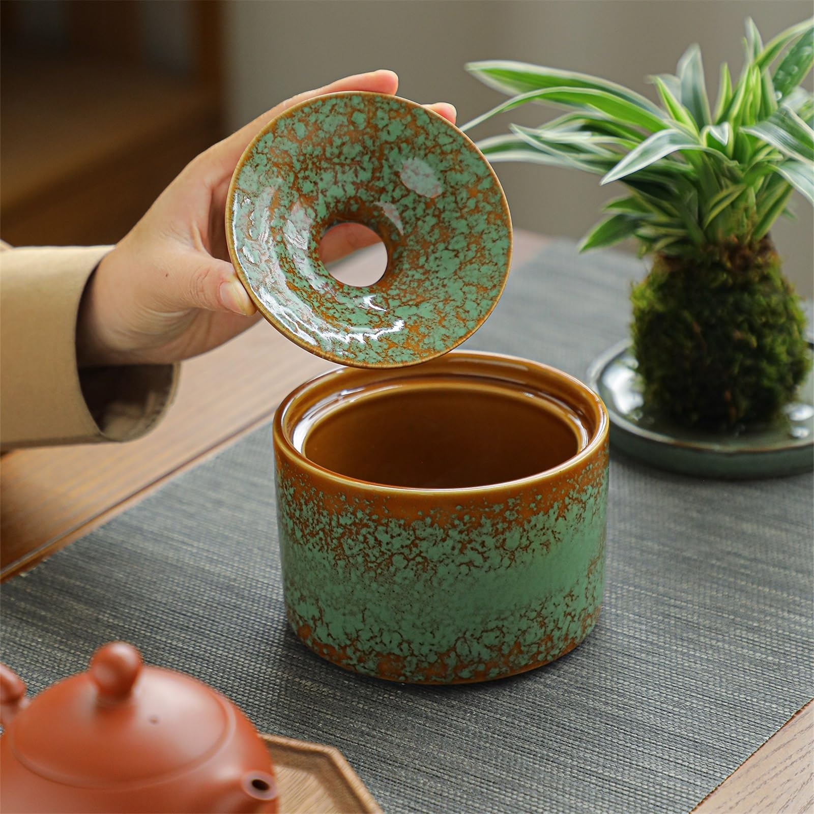 Posacenere decorativo per interni in ceramica con coperchio a imbuto, ideale per casa, soggiorno, ufficio e tavolo da tè