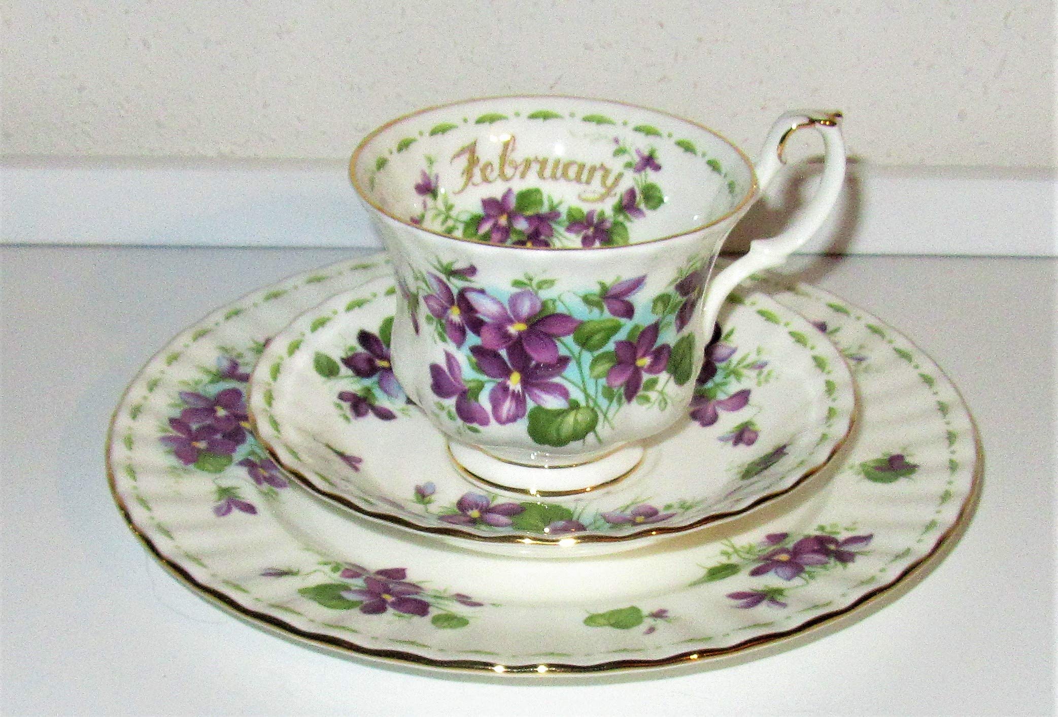 Royal Albert / Collecting Cup / February / Bone China / 1 Cup