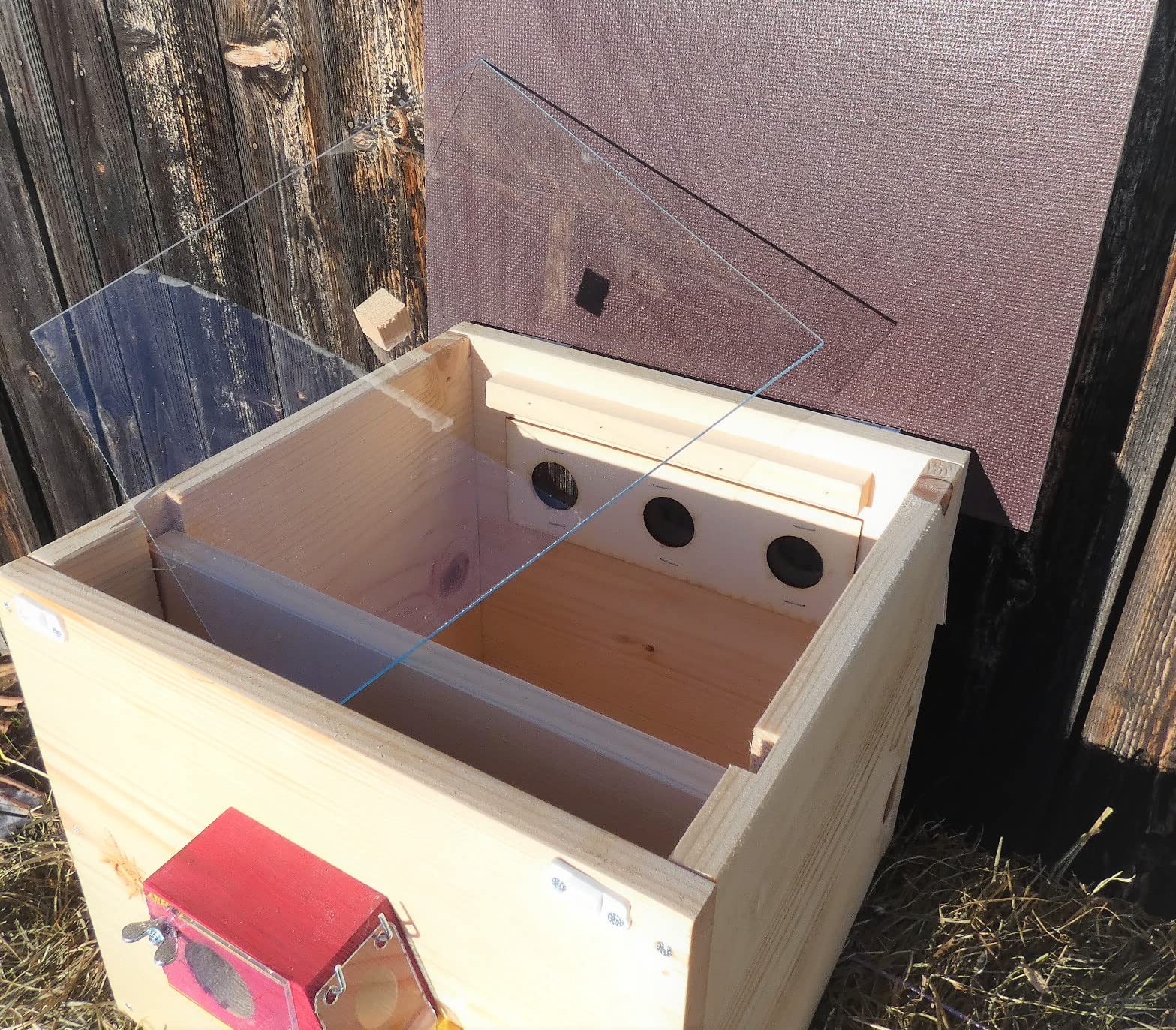 Premium Hummelkasten mit Wachsmottensperre, 2X Sichtfenster und Nistmaterial Wetterfest Bienenhaus Hummelhaus Nistkasten Hummelvilla Bienen Insektenhaus (Hummelhotel 3X von Hand imprägniert)