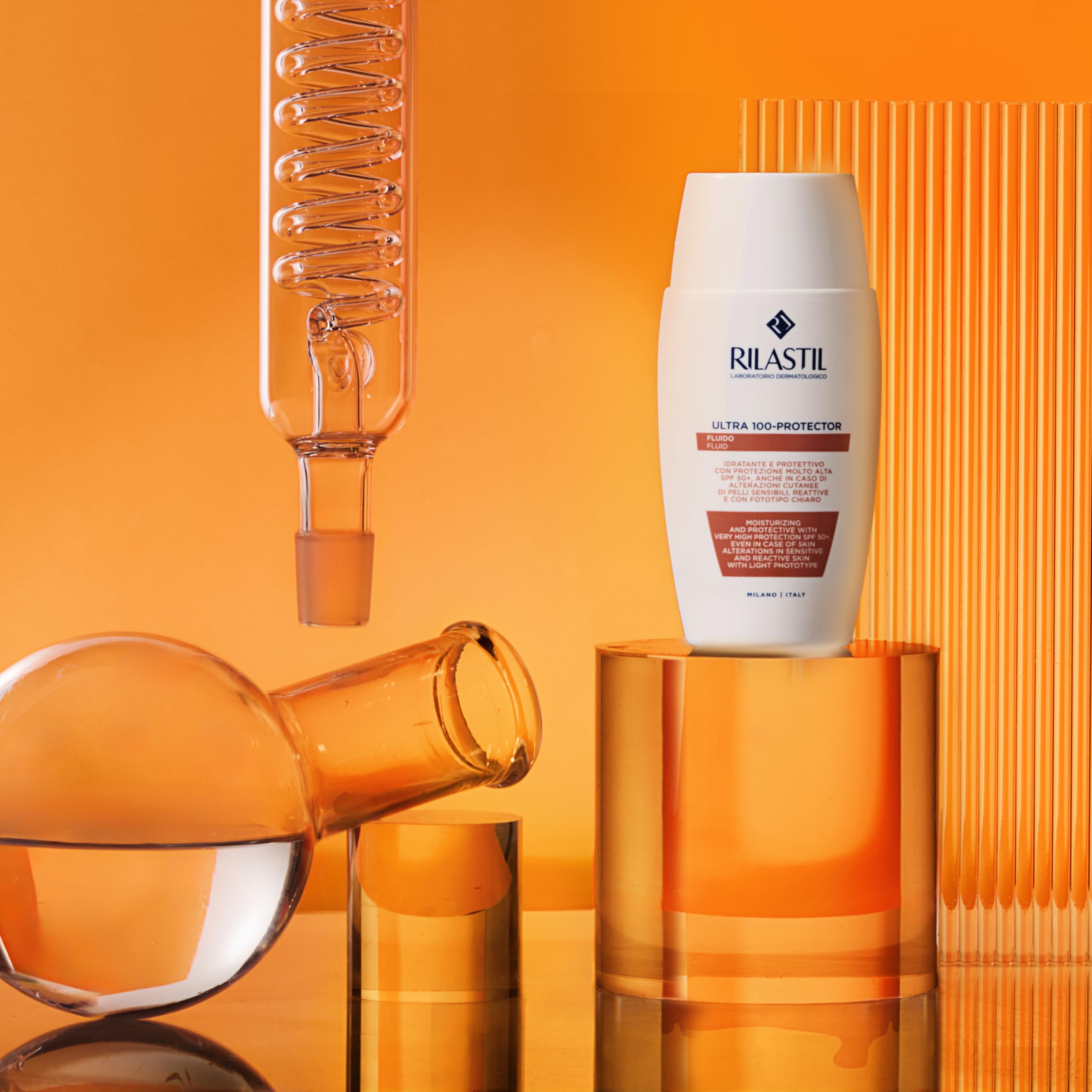Rilastil Fluido 100, Emulsione Fluida Idratante e Protettiva, Texture Ultraleggera, Resistente all'Acqua, per Pelle Sensibile, Confezione da 50ml