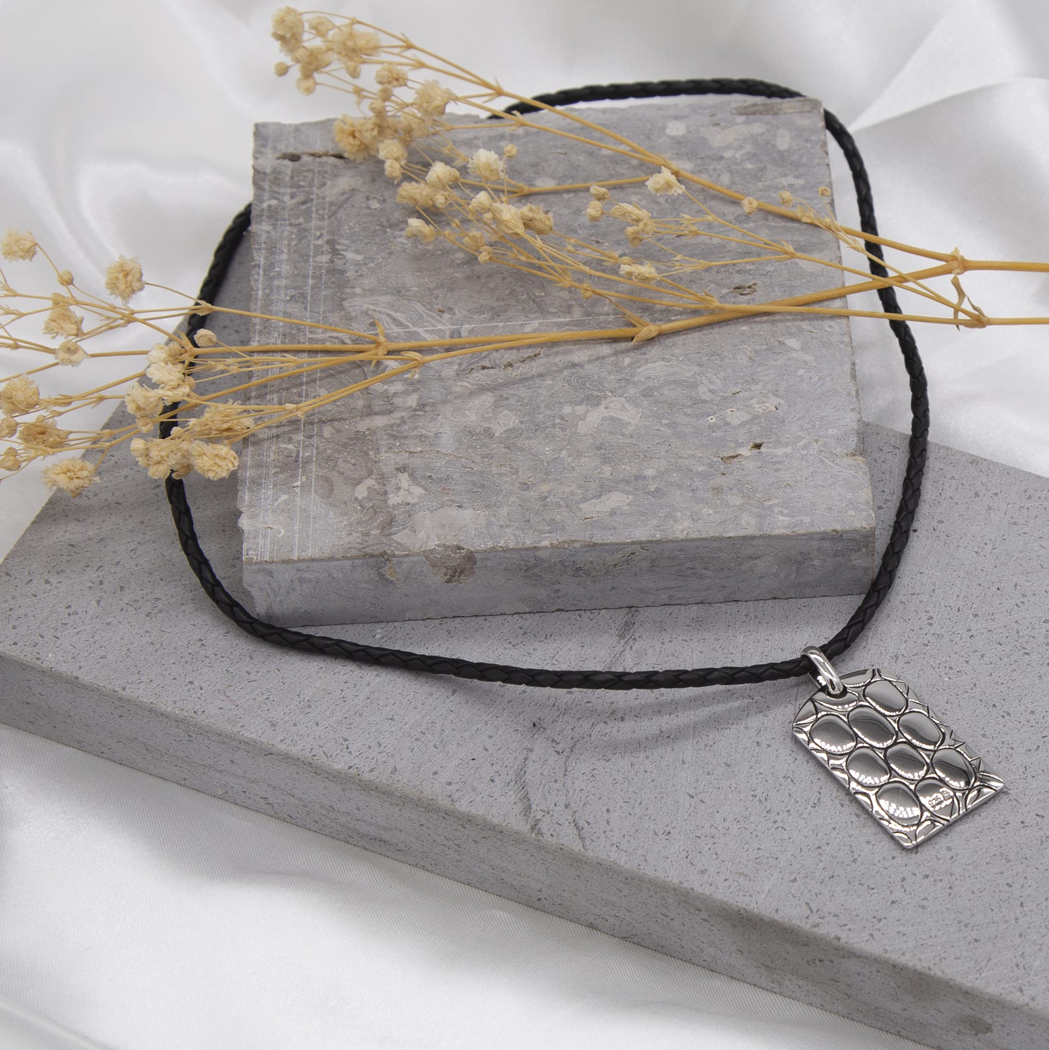 Tuscany Silver Collana da Uomo in Argento Sterling Placcata Rodio con Piastrina Stile Bali su Cordino in Pelle 46cm/18