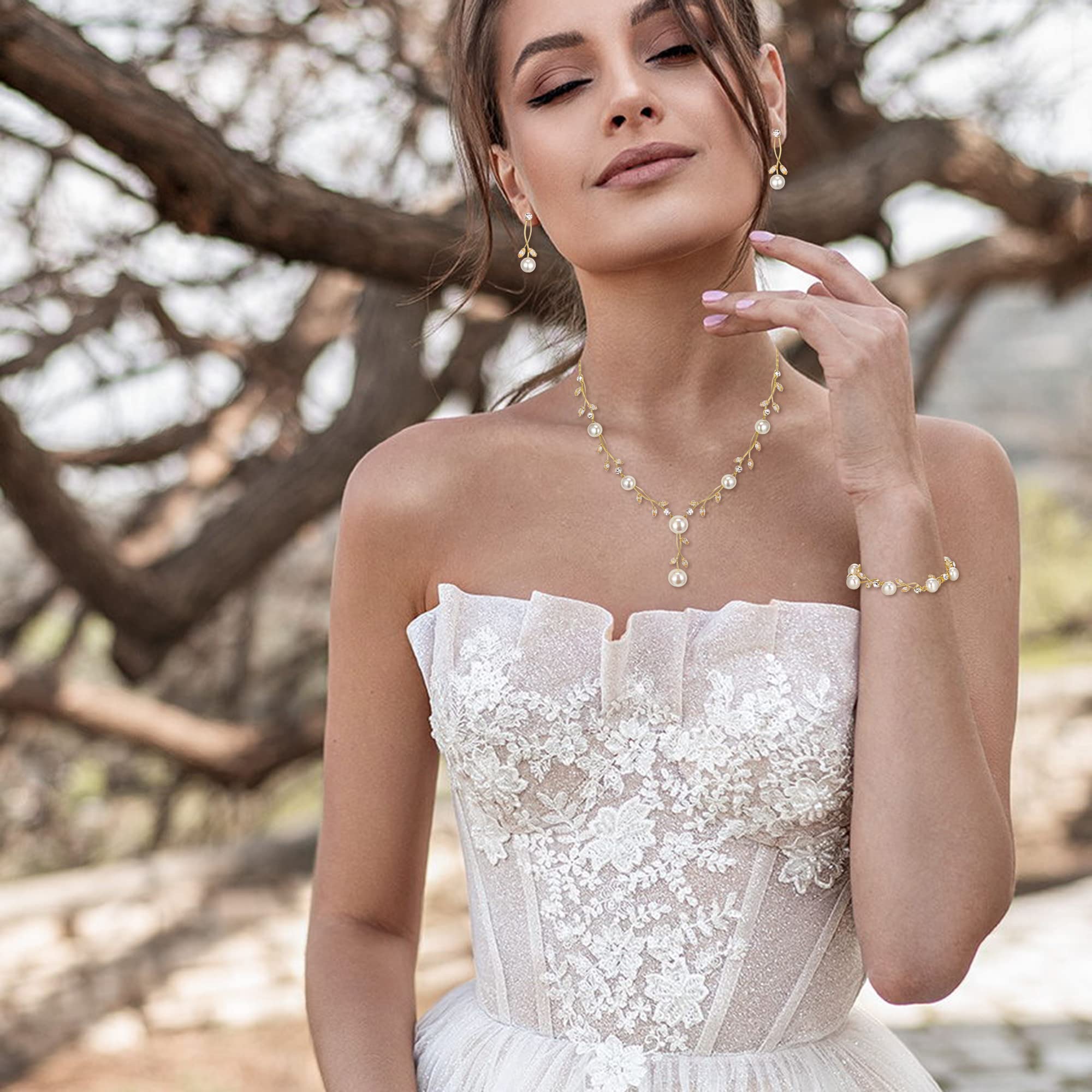 EVER FAITH Juego de 3 joyas para novia, chapado en oro blanco, circonitas y hojas de perlas simuladas, collar y pendientes de filigrana, juego de pulsera para mujer, tono dorado claro, Perla Circonita