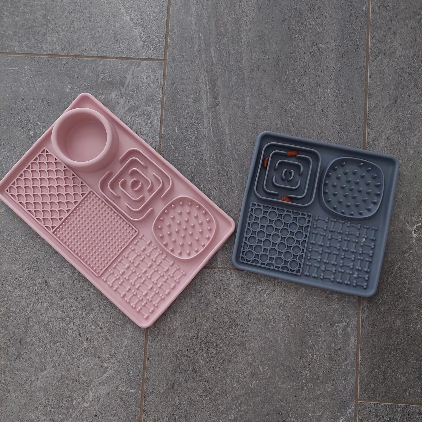 Tappetino da Leccare con Ventose – Accessorio Antistress per Cani e Gatti, Perfetto per Bagno e Addestramento (Rosa + Grigio, Rettangolo + Quadrato 1)