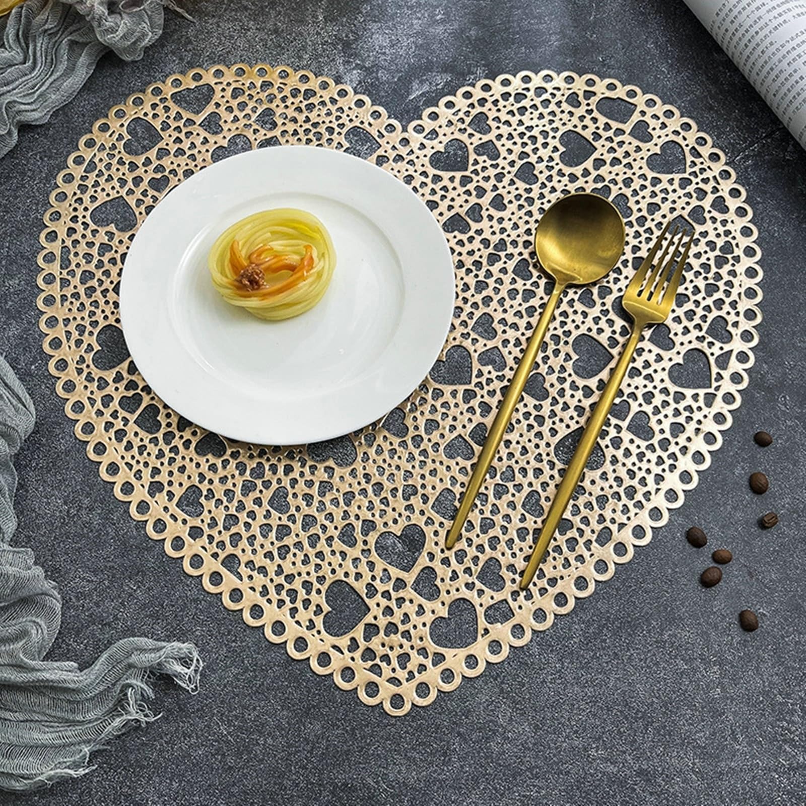 Placemat - Juego de 10 manteles individuales dorados en forma de corazón de 38 cm para cocina y comedor