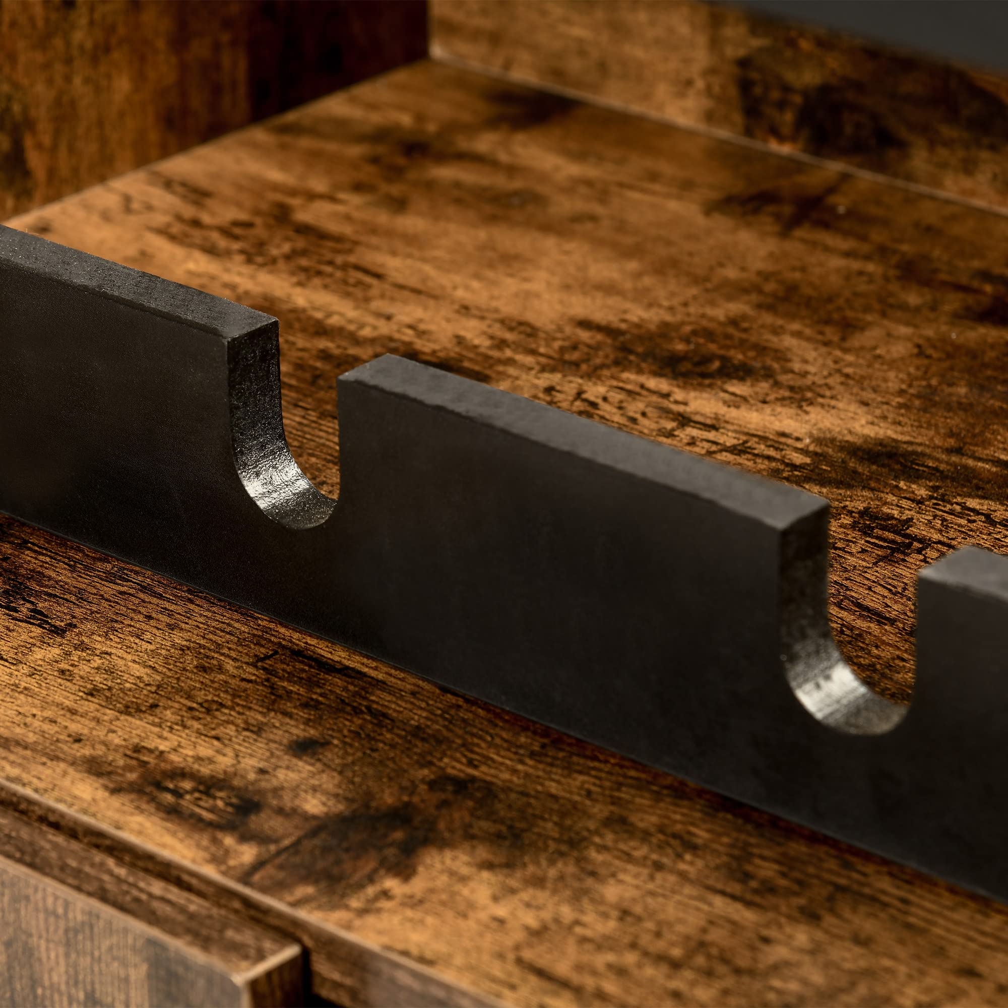 HOMCOM Mobile Multiuso da Salotto con Portabottiglie, Vani Aperti e Armadietto, Mobiletto Porta Vini Stile Industriale, 60x40x100cm, Marrone