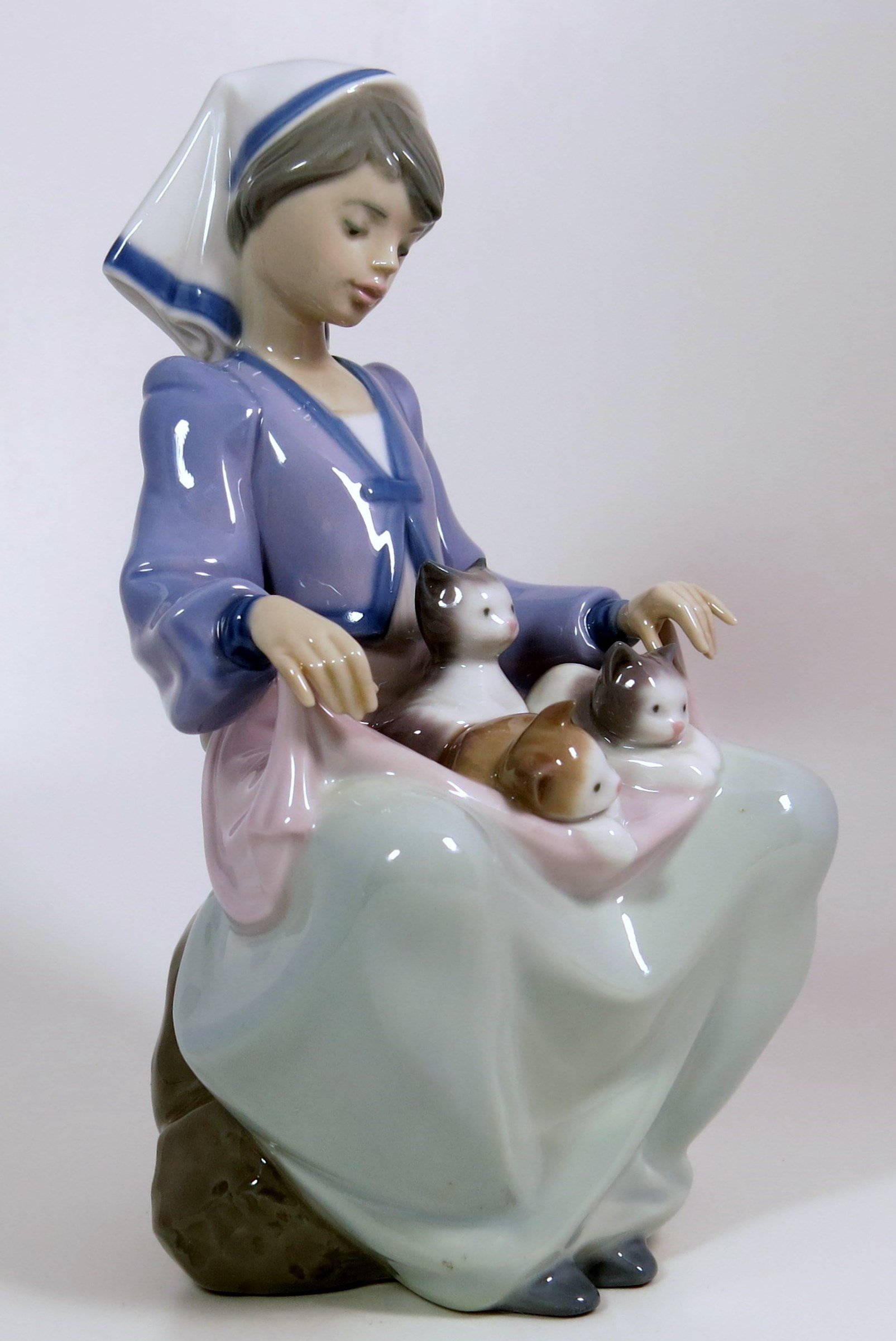 Amazon.com: Lladro # 5739 Lap Full of Love : Home & Kitchen