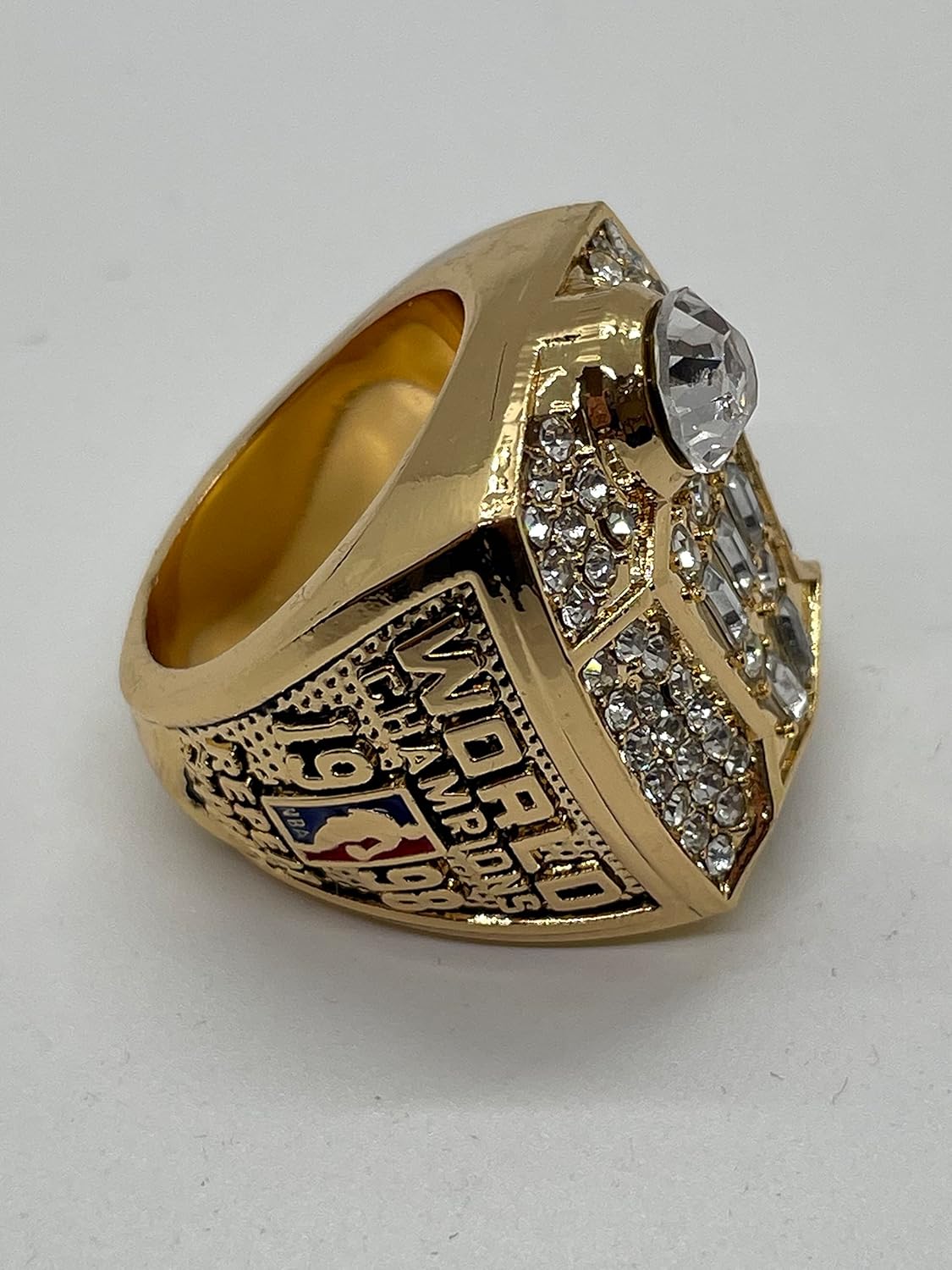 Chicago Bulls Replica NBA 1998 Championship Ring Trophy Shadowbox w/MJ Card