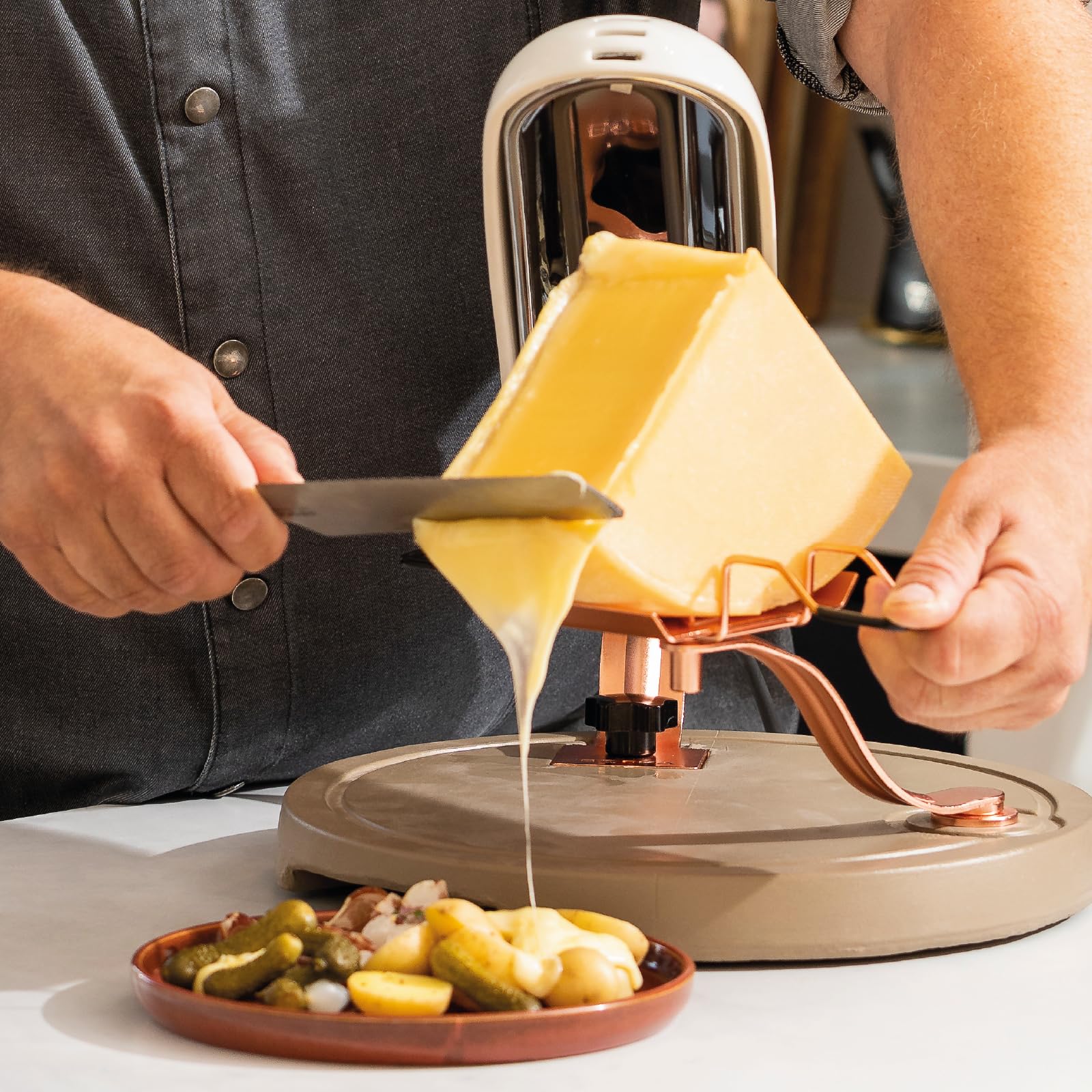 BOSKA Couteau à raclette PRO – Acier inoxydable – Spatule – Bord dentelé – Raclette – Outil de service et de découpe pour fromage ou couteau à pain – Petit couteau de cuisine durable